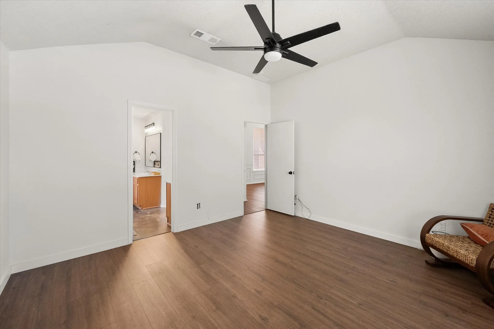 Single Family Residence For Sale in Tarrant County , 1711 Prescott Drive, Mansfield, Texas 76063, 3 Bedroom, 2 Bathroom, 2 Garage spaces, 1,629 Sqft, built in 1998, mls#21371728, Real Estate Agent in Mansfield, Homes For Sale in Tarrant county, Homes For Sale in Mansfield, Realtor in Mansfield Texas, Real Estate Brokerage Independent Realty Texas, Luminita Cordes Realtor