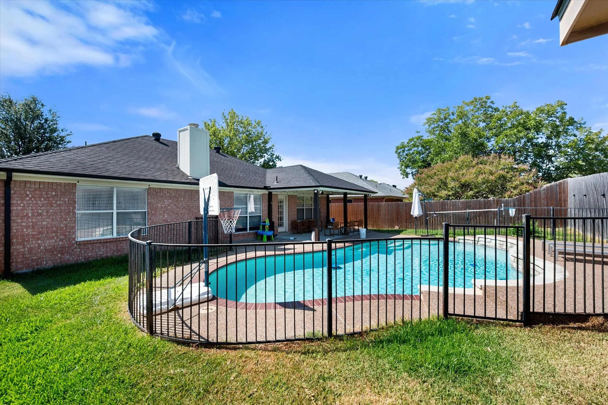 Single Family Residence For Sale in Tarrant County , 1711 Prescott Drive, Mansfield, Texas 76063, 3 Bedroom, 2 Bathroom, 2 Garage spaces, 1,629 Sqft, built in 1998, mls#21371728, Real Estate Agent in Mansfield, Homes For Sale in Tarrant county, Homes For Sale in Mansfield, Realtor in Mansfield Texas, Real Estate Brokerage Independent Realty Texas, Luminita Cordes Realtor
