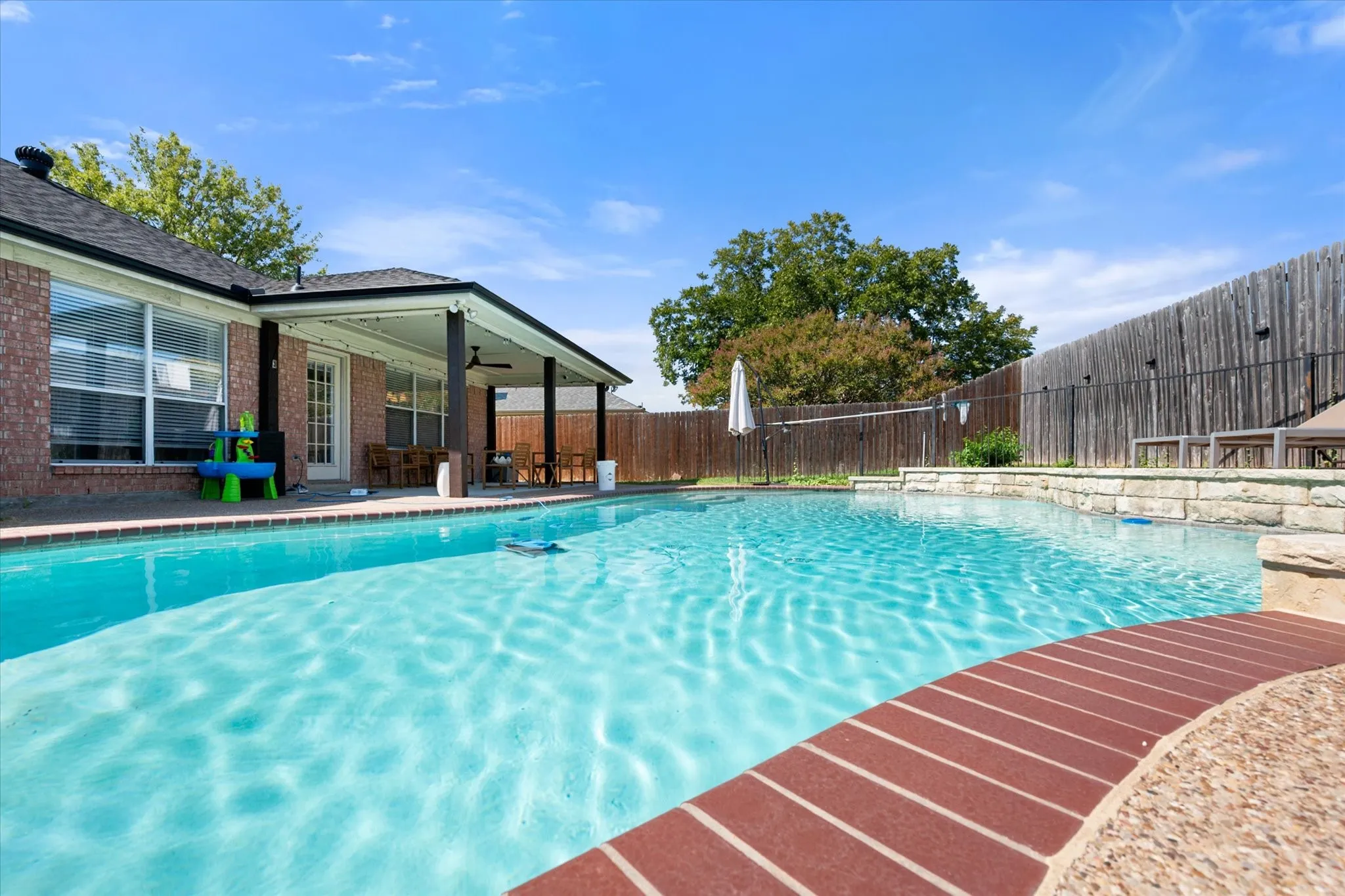 Single Family Residence For Sale in Tarrant County , 1711 Prescott Drive, Mansfield, Texas 76063, 3 Bedroom, 2 Bathroom, 2 Garage spaces, 1,629 Sqft, built in 1998, mls#21371728, Real Estate Agent in Mansfield, Homes For Sale in Tarrant county, Homes For Sale in Mansfield, Realtor in Mansfield Texas, Real Estate Brokerage Independent Realty Texas, Luminita Cordes Realtor