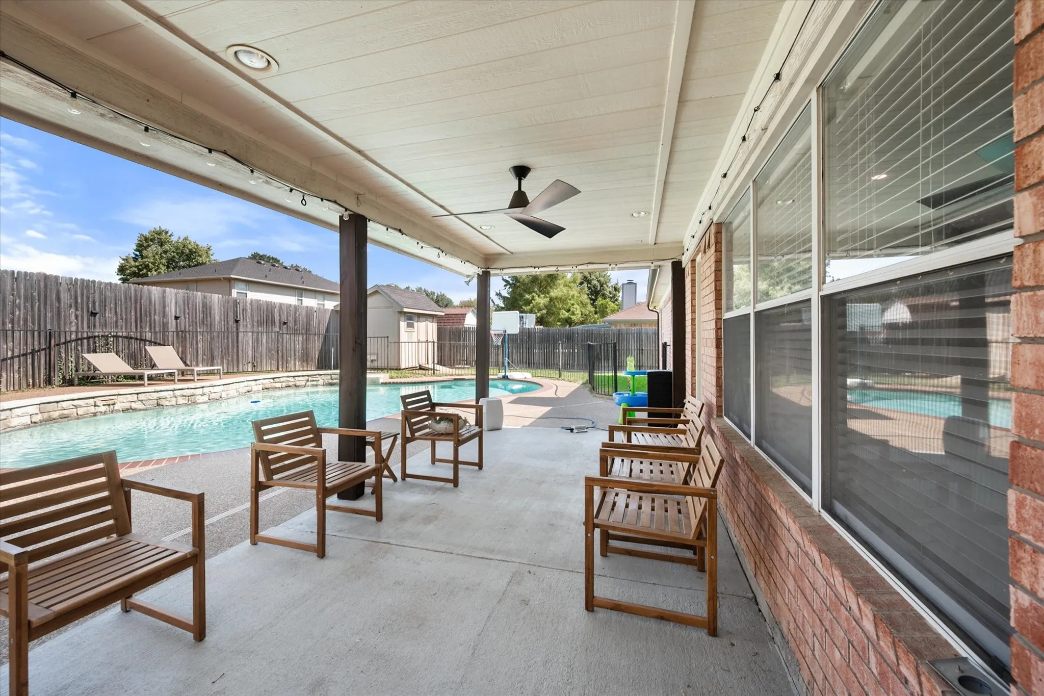 Single Family Residence For Sale in Tarrant County , 1711 Prescott Drive, Mansfield, Texas 76063, 3 Bedroom, 2 Bathroom, 2 Garage spaces, 1,629 Sqft, built in 1998, mls#21371728, Real Estate Agent in Mansfield, Homes For Sale in Tarrant county, Homes For Sale in Mansfield, Realtor in Mansfield Texas, Real Estate Brokerage Independent Realty Texas, Luminita Cordes Realtor