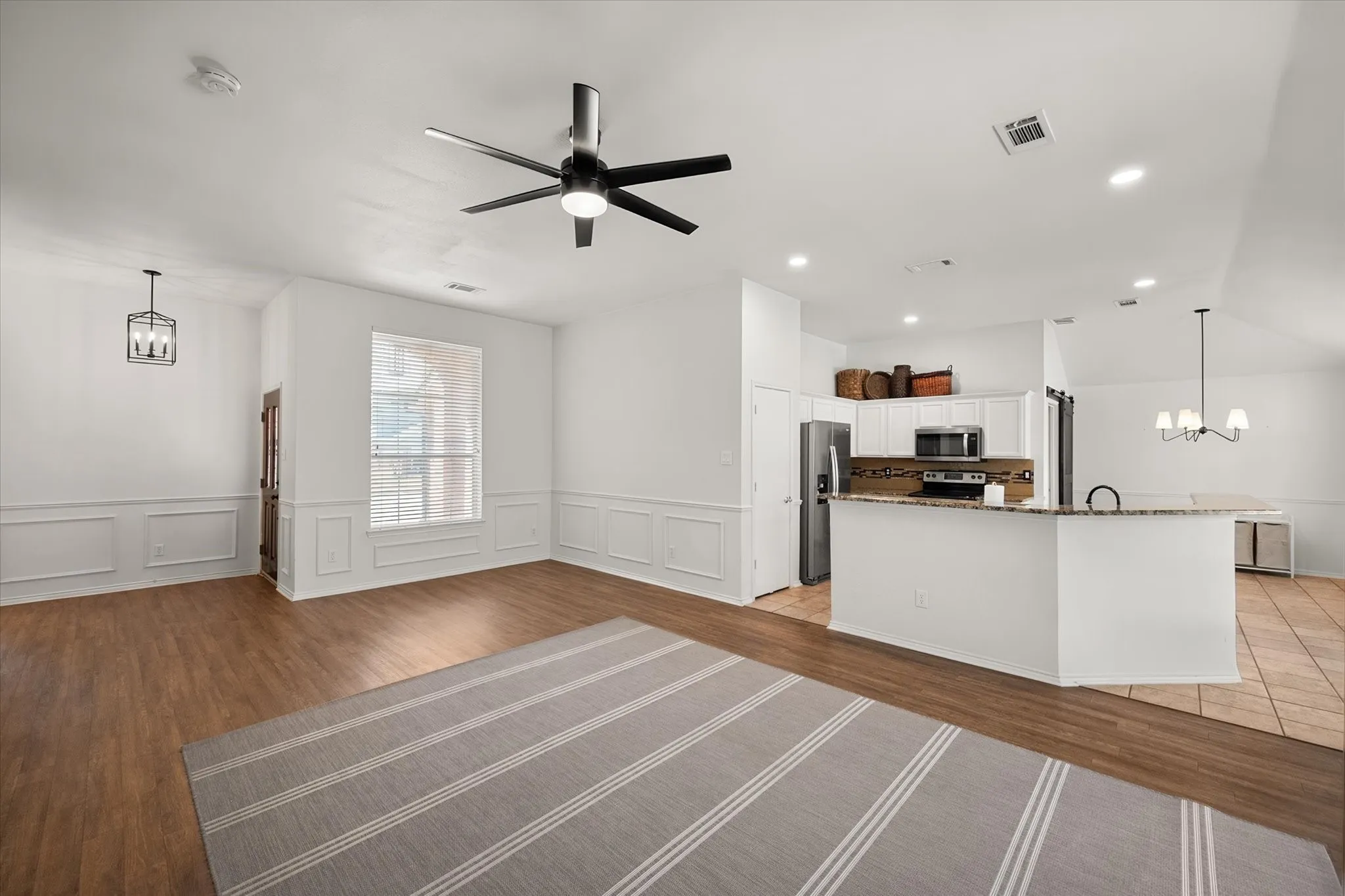 Single Family Residence For Sale in Tarrant County , 1711 Prescott Drive, Mansfield, Texas 76063, 3 Bedroom, 2 Bathroom, 2 Garage spaces, 1,629 Sqft, built in 1998, mls#21371728, Real Estate Agent in Mansfield, Homes For Sale in Tarrant county, Homes For Sale in Mansfield, Realtor in Mansfield Texas, Real Estate Brokerage Independent Realty Texas, Luminita Cordes Realtor