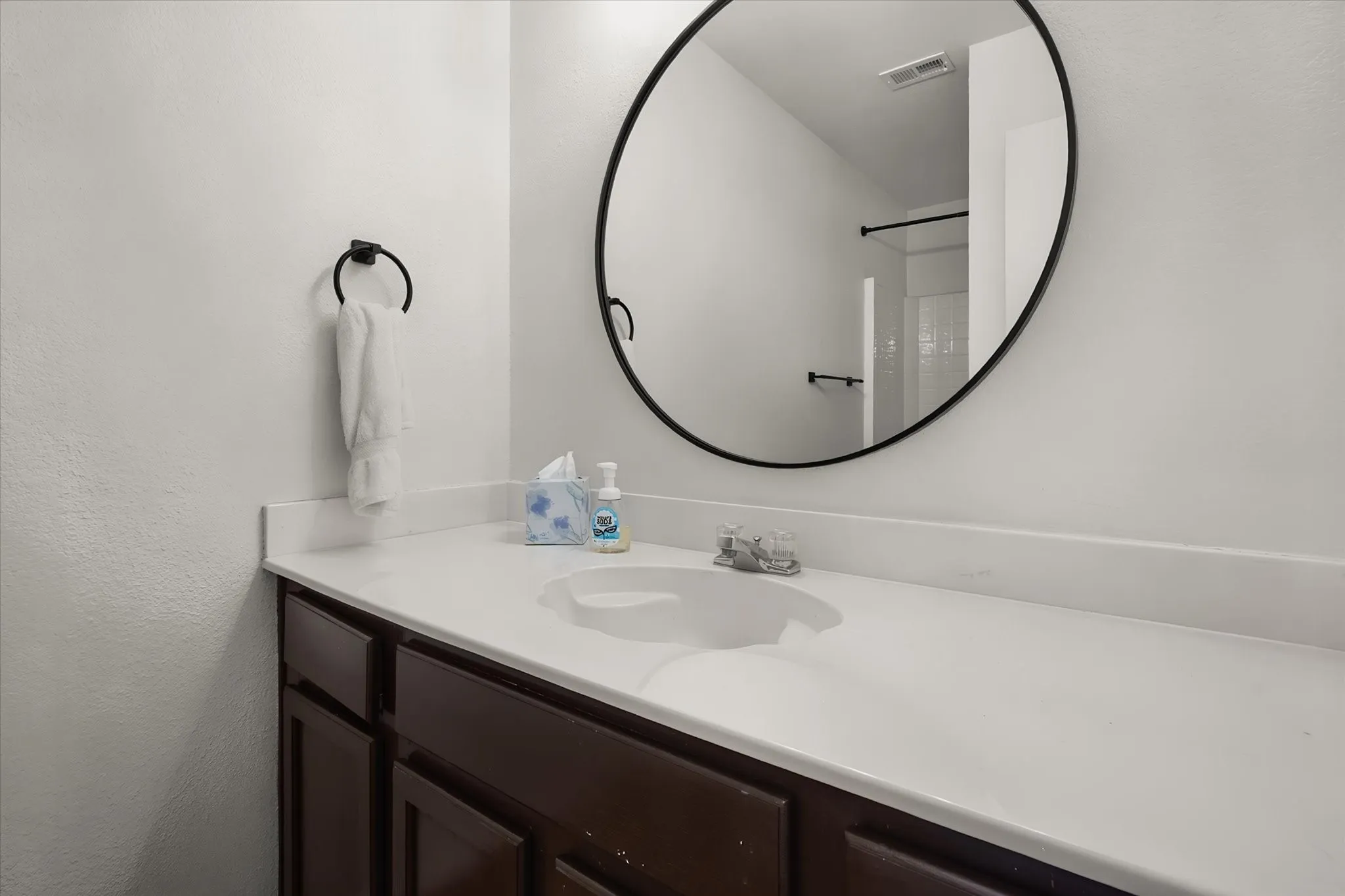 Single Family Residence For Sale in Tarrant County , 1711 Prescott Drive, Mansfield, Texas 76063, 3 Bedroom, 2 Bathroom, 2 Garage spaces, 1,629 Sqft, built in 1998, mls#21371728, Real Estate Agent in Mansfield, Homes For Sale in Tarrant county, Homes For Sale in Mansfield, Realtor in Mansfield Texas, Real Estate Brokerage Independent Realty Texas, Luminita Cordes Realtor