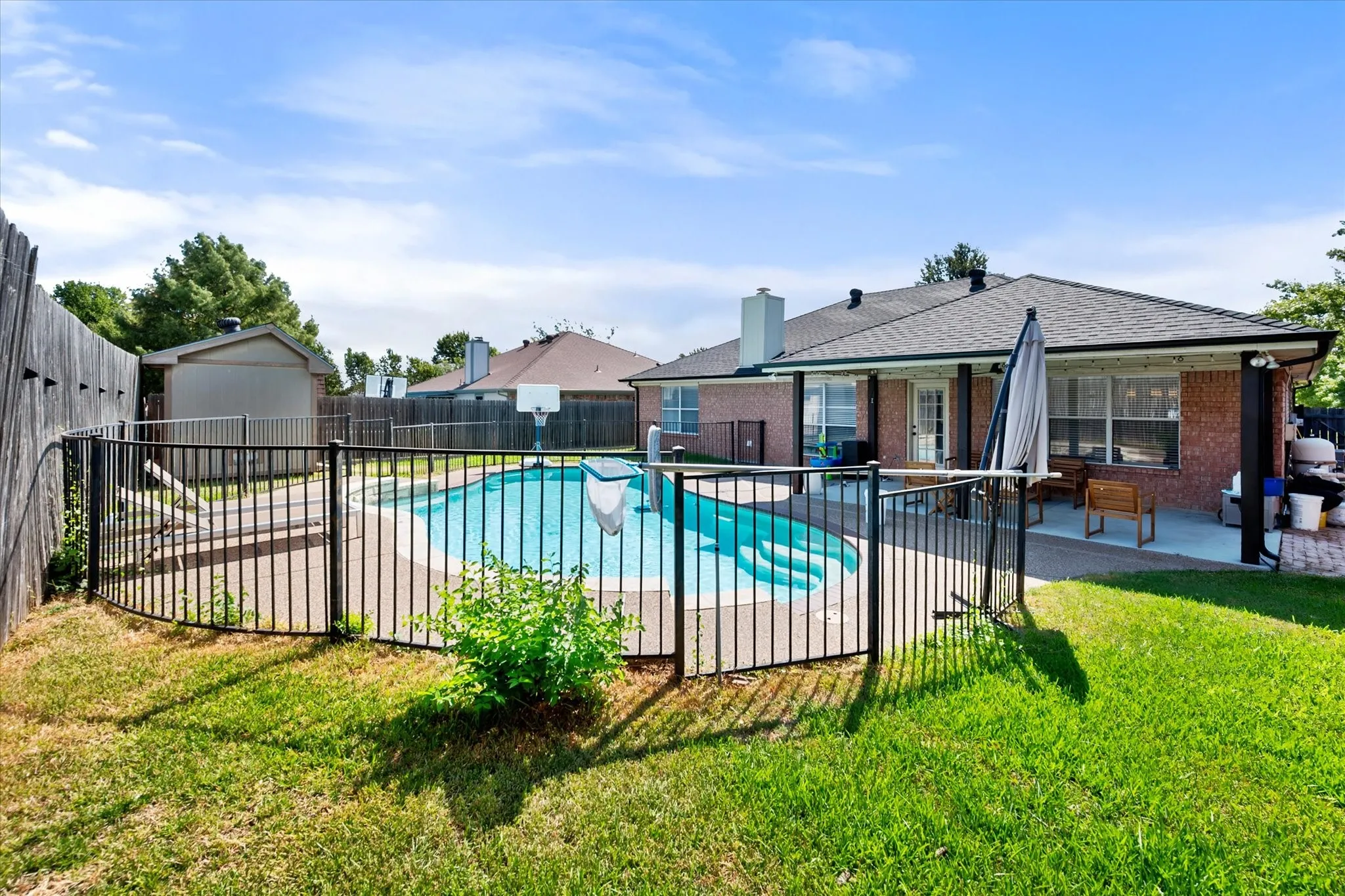Single Family Residence For Sale in Tarrant County , 1711 Prescott Drive, Mansfield, Texas 76063, 3 Bedroom, 2 Bathroom, 2 Garage spaces, 1,629 Sqft, built in 1998, mls#21371728, Real Estate Agent in Mansfield, Homes For Sale in Tarrant county, Homes For Sale in Mansfield, Realtor in Mansfield Texas, Real Estate Brokerage Independent Realty Texas, Luminita Cordes Realtor