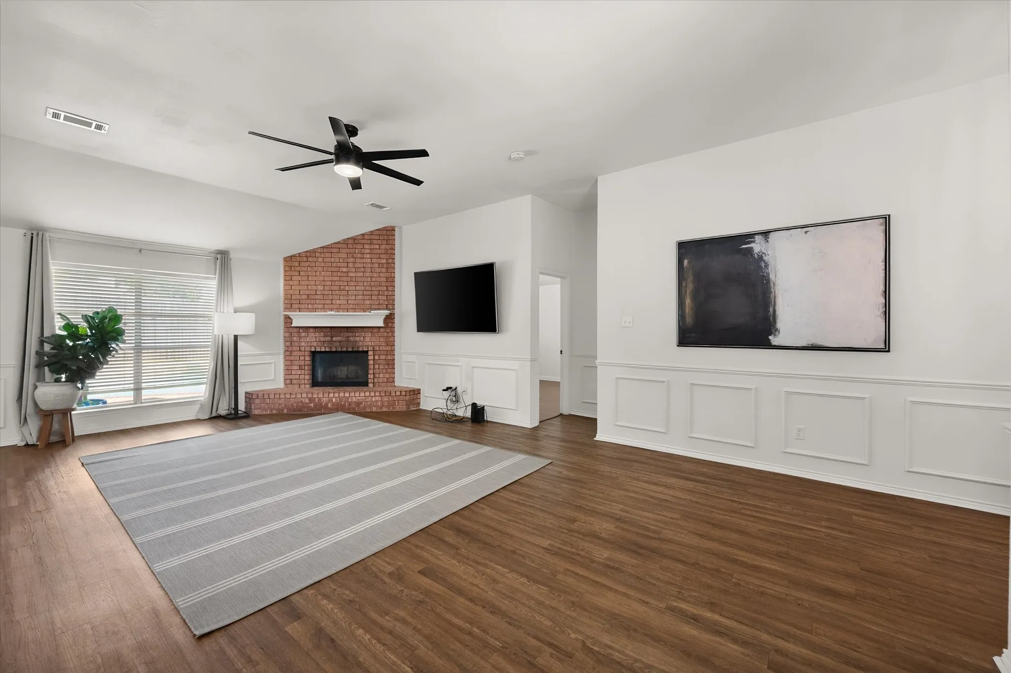 Single Family Residence For Sale in Tarrant County , 1711 Prescott Drive, Mansfield, Texas 76063, 3 Bedroom, 2 Bathroom, 2 Garage spaces, 1,629 Sqft, built in 1998, mls#21371728, Real Estate Agent in Mansfield, Homes For Sale in Tarrant county, Homes For Sale in Mansfield, Realtor in Mansfield Texas, Real Estate Brokerage Independent Realty Texas, Luminita Cordes Realtor