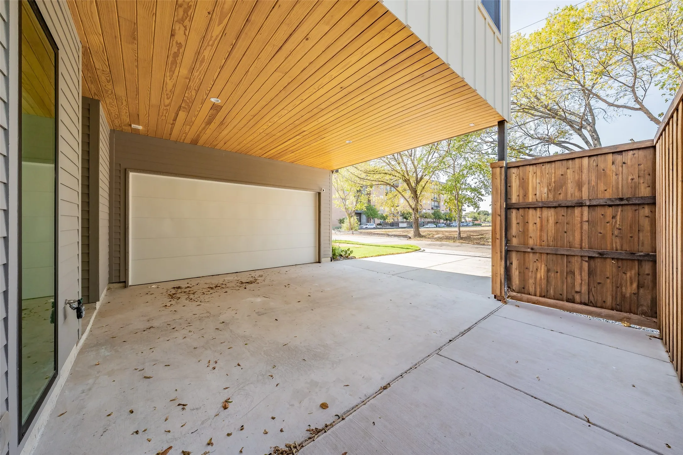 Single Family Residence For Sale in Dallas County , 822 Duluth Street, Dallas, Texas 75212, 3 Bedroom, 3 Bathroom, 2 Garage spaces, 2,046 Sqft, built in 2026, mls#21322457, Real Estate Agent in Dallas, Homes For Sale in Dallas county, Homes For Sale in Dallas, Realtor in Dallas Texas, Real Estate Brokerage Independent Realty Texas, Luminita Cordes Realtor