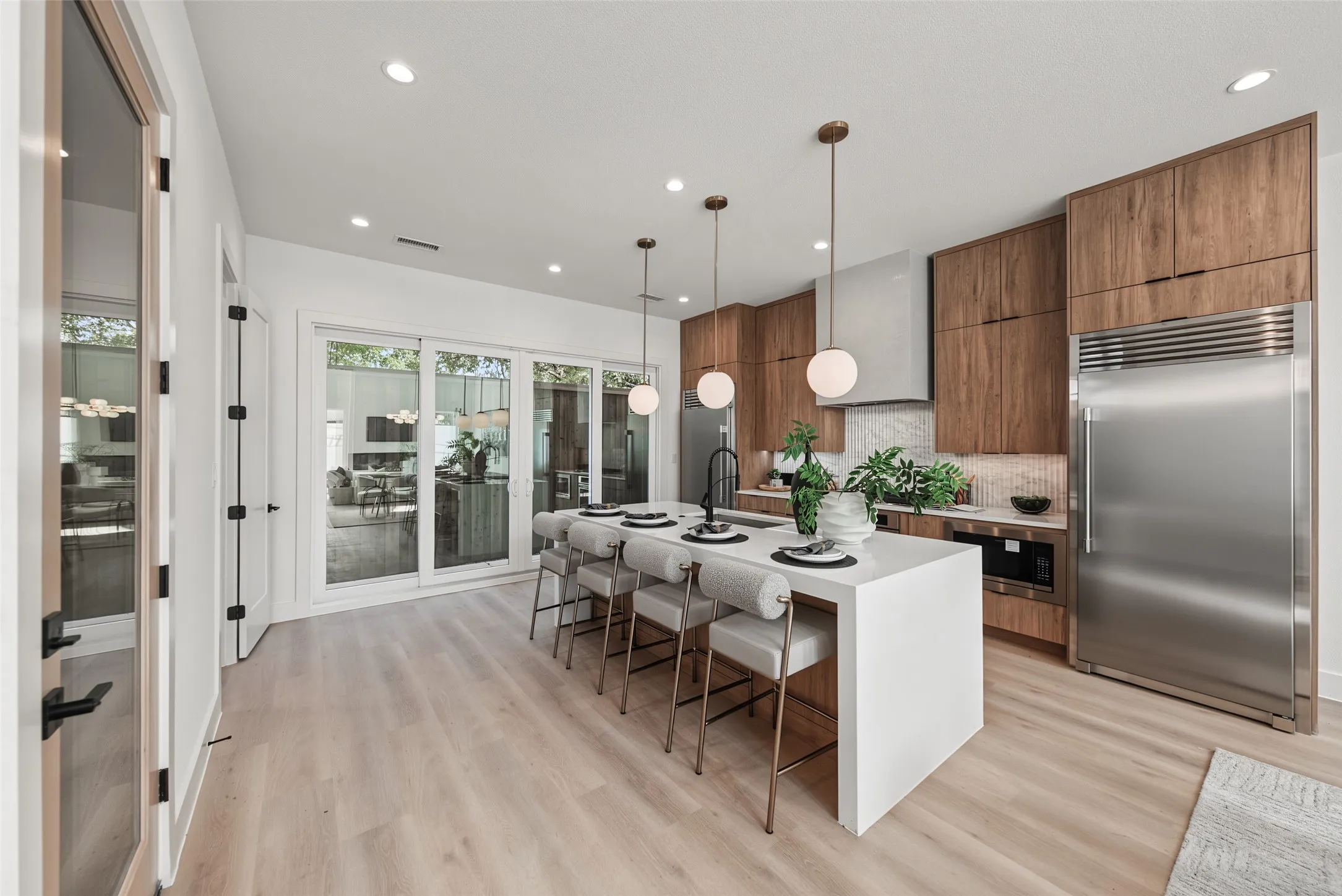 Single Family Residence For Sale in Dallas County , 822 Duluth Street, Dallas, Texas 75212, 3 Bedroom, 3 Bathroom, 2 Garage spaces, 2,046 Sqft, built in 2026, mls#21322457, Real Estate Agent in Dallas, Homes For Sale in Dallas county, Homes For Sale in Dallas, Realtor in Dallas Texas, Real Estate Brokerage Independent Realty Texas, Luminita Cordes Realtor
