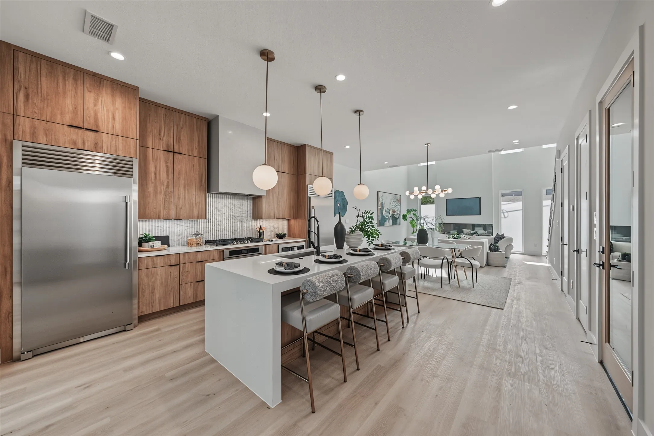 Single Family Residence For Sale in Dallas County , 822 Duluth Street, Dallas, Texas 75212, 3 Bedroom, 3 Bathroom, 2 Garage spaces, 2,046 Sqft, built in 2026, mls#21322457, Real Estate Agent in Dallas, Homes For Sale in Dallas county, Homes For Sale in Dallas, Realtor in Dallas Texas, Real Estate Brokerage Independent Realty Texas, Luminita Cordes Realtor