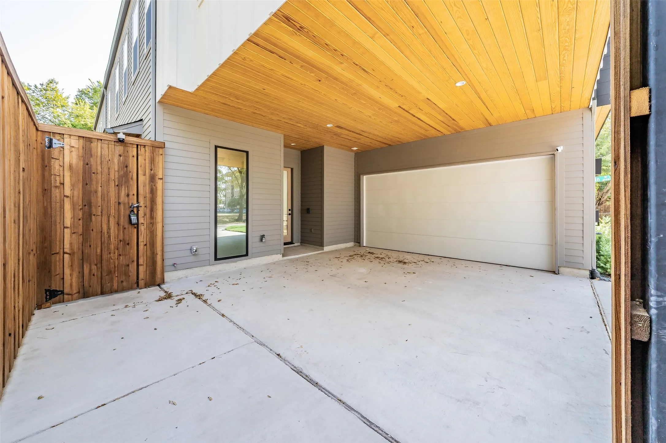 Single Family Residence For Sale in Dallas County , 822 Duluth Street, Dallas, Texas 75212, 3 Bedroom, 3 Bathroom, 2 Garage spaces, 2,046 Sqft, built in 2026, mls#21322457, Real Estate Agent in Dallas, Homes For Sale in Dallas county, Homes For Sale in Dallas, Realtor in Dallas Texas, Real Estate Brokerage Independent Realty Texas, Luminita Cordes Realtor