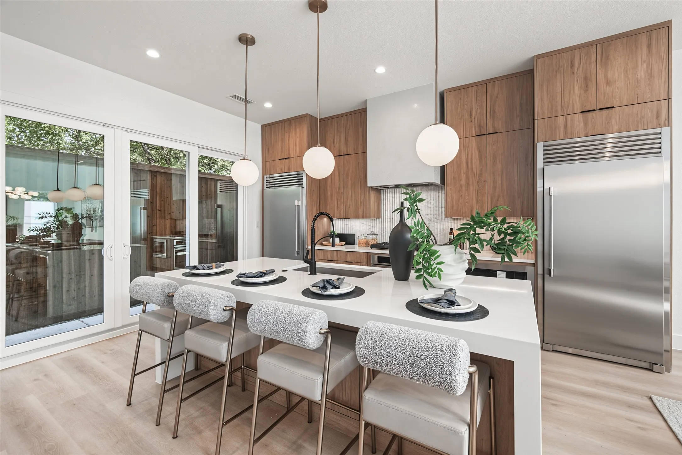 Single Family Residence For Sale in Dallas County , 822 Duluth Street, Dallas, Texas 75212, 3 Bedroom, 3 Bathroom, 2 Garage spaces, 2,046 Sqft, built in 2026, mls#21322457, Real Estate Agent in Dallas, Homes For Sale in Dallas county, Homes For Sale in Dallas, Realtor in Dallas Texas, Real Estate Brokerage Independent Realty Texas, Luminita Cordes Realtor