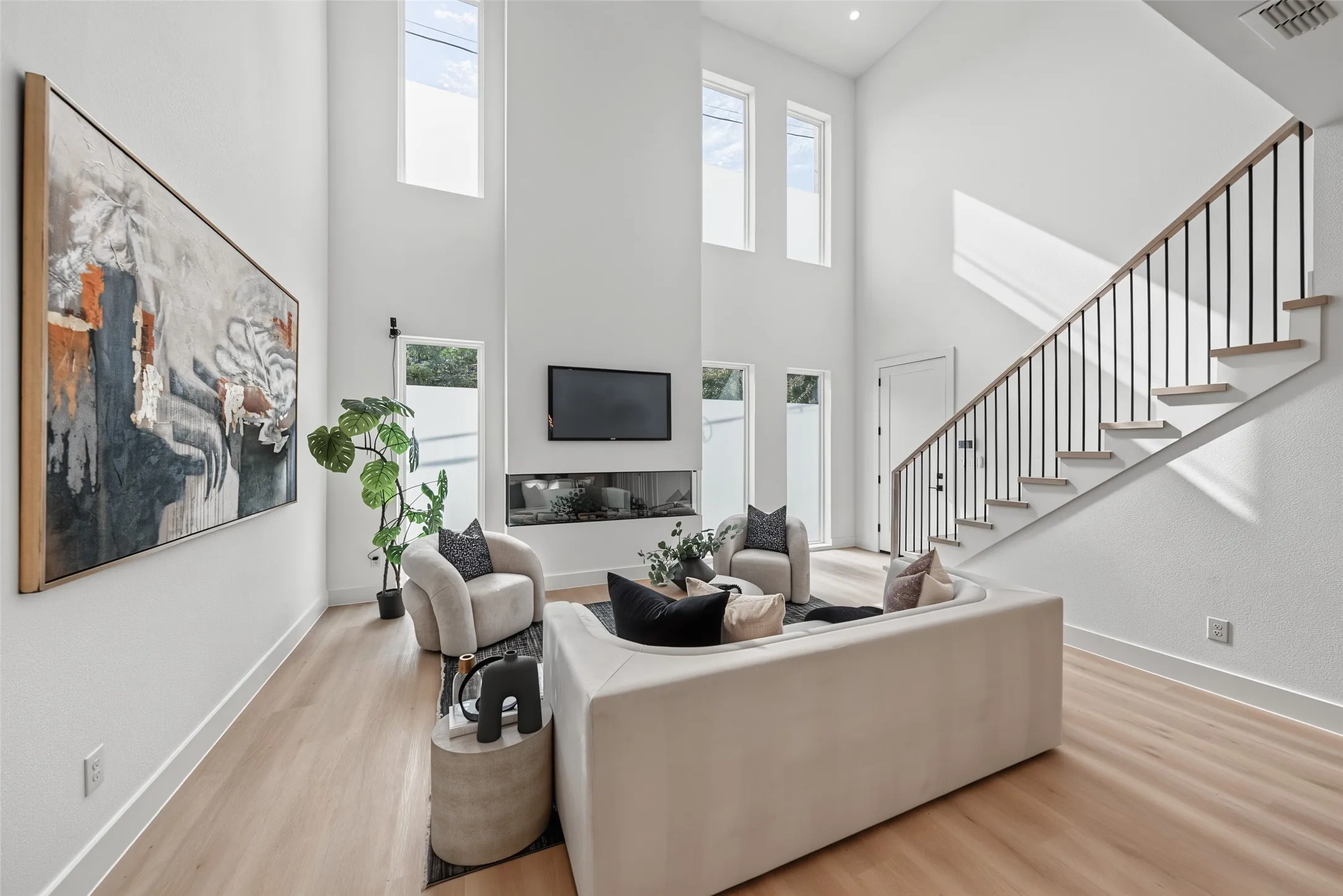 Single Family Residence For Sale in Dallas County , 822 Duluth Street, Dallas, Texas 75212, 3 Bedroom, 3 Bathroom, 2 Garage spaces, 2,046 Sqft, built in 2026, mls#21322457, Real Estate Agent in Dallas, Homes For Sale in Dallas county, Homes For Sale in Dallas, Realtor in Dallas Texas, Real Estate Brokerage Independent Realty Texas, Luminita Cordes Realtor