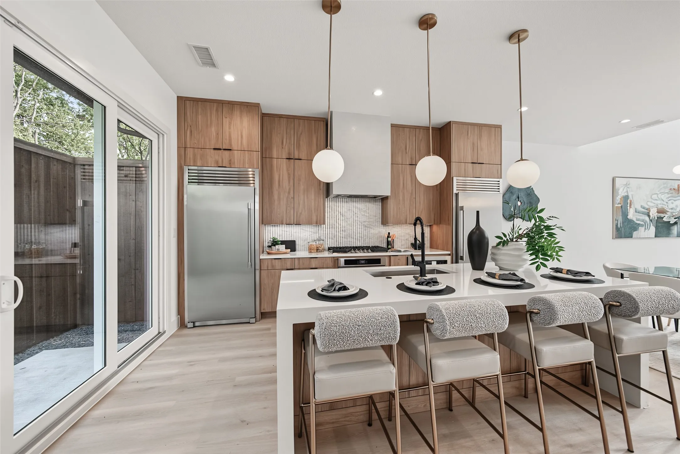 Single Family Residence For Sale in Dallas County , 822 Duluth Street, Dallas, Texas 75212, 3 Bedroom, 3 Bathroom, 2 Garage spaces, 2,046 Sqft, built in 2026, mls#21322457, Real Estate Agent in Dallas, Homes For Sale in Dallas county, Homes For Sale in Dallas, Realtor in Dallas Texas, Real Estate Brokerage Independent Realty Texas, Luminita Cordes Realtor