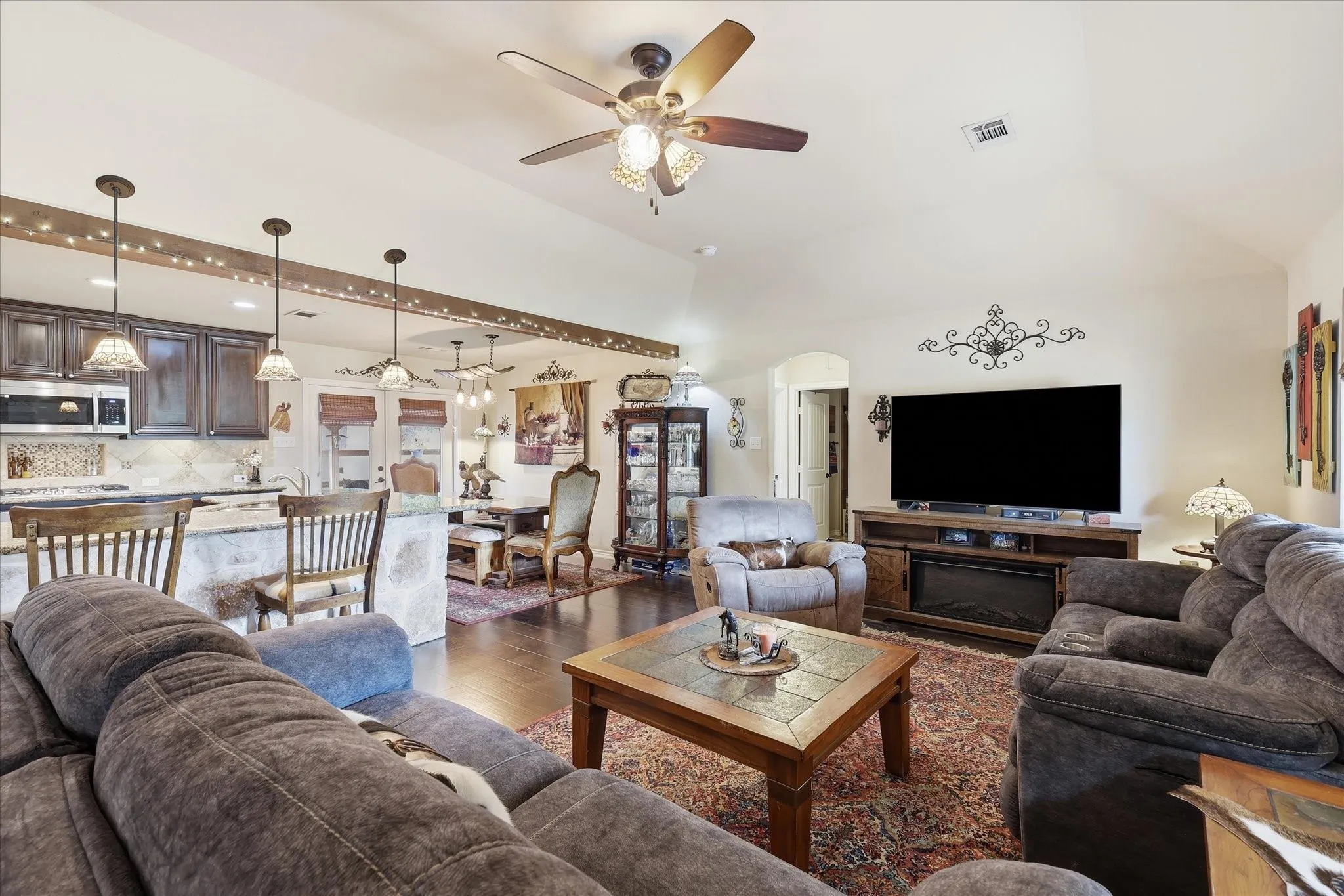 Single Family Residence For Sale in Denton County , 13043 Gold Hill Road, Argyle, Texas 76226, 3 Bedroom, 2 Bathroom, 2 Garage spaces, 1,661 Sqft, built in 2017, mls#21368945, Real Estate Agent in Argyle, Homes For Sale in Denton county, Homes For Sale in Argyle, Realtor in Argyle Texas, Real Estate Brokerage Independent Realty Texas, Luminita Cordes Realtor