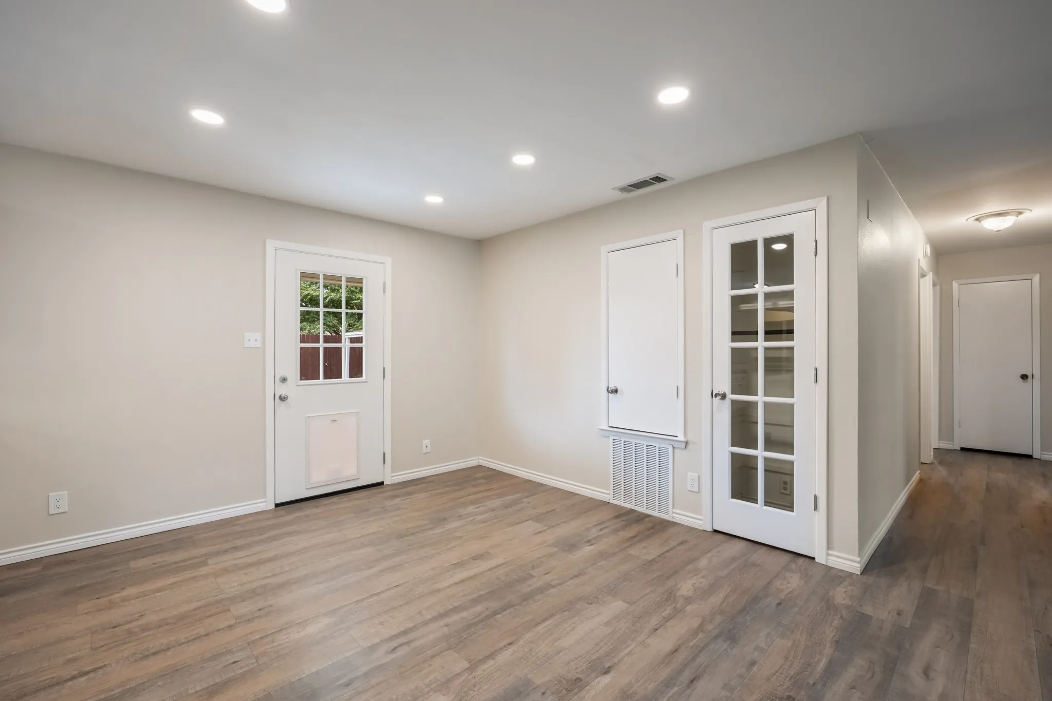 Single Family Residence For Sale in Rockwall County , 713 Oak Grove Lane, Royse City, Texas 75189, 3 Bedroom, 2 Bathroom, 1 Garage spaces, 1,188 Sqft, built in 1985, mls#21361580, Real Estate Agent in Royse City, Homes For Sale in Rockwall county, Homes For Sale in Royse City, Realtor in Royse City Texas, Real Estate Brokerage Independent Realty Texas, Luminita Cordes Realtor