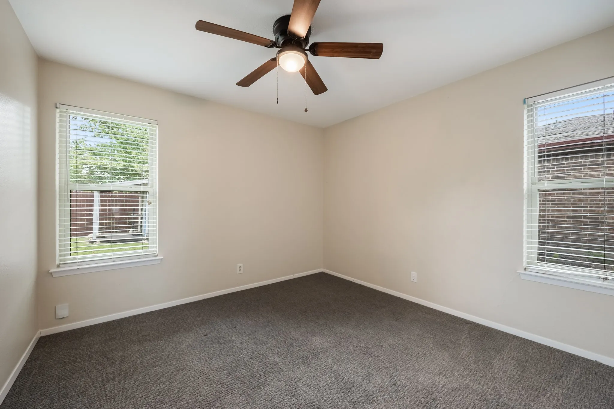 Single Family Residence For Sale in Rockwall County , 713 Oak Grove Lane, Royse City, Texas 75189, 3 Bedroom, 2 Bathroom, 1 Garage spaces, 1,188 Sqft, built in 1985, mls#21361580, Real Estate Agent in Royse City, Homes For Sale in Rockwall county, Homes For Sale in Royse City, Realtor in Royse City Texas, Real Estate Brokerage Independent Realty Texas, Luminita Cordes Realtor