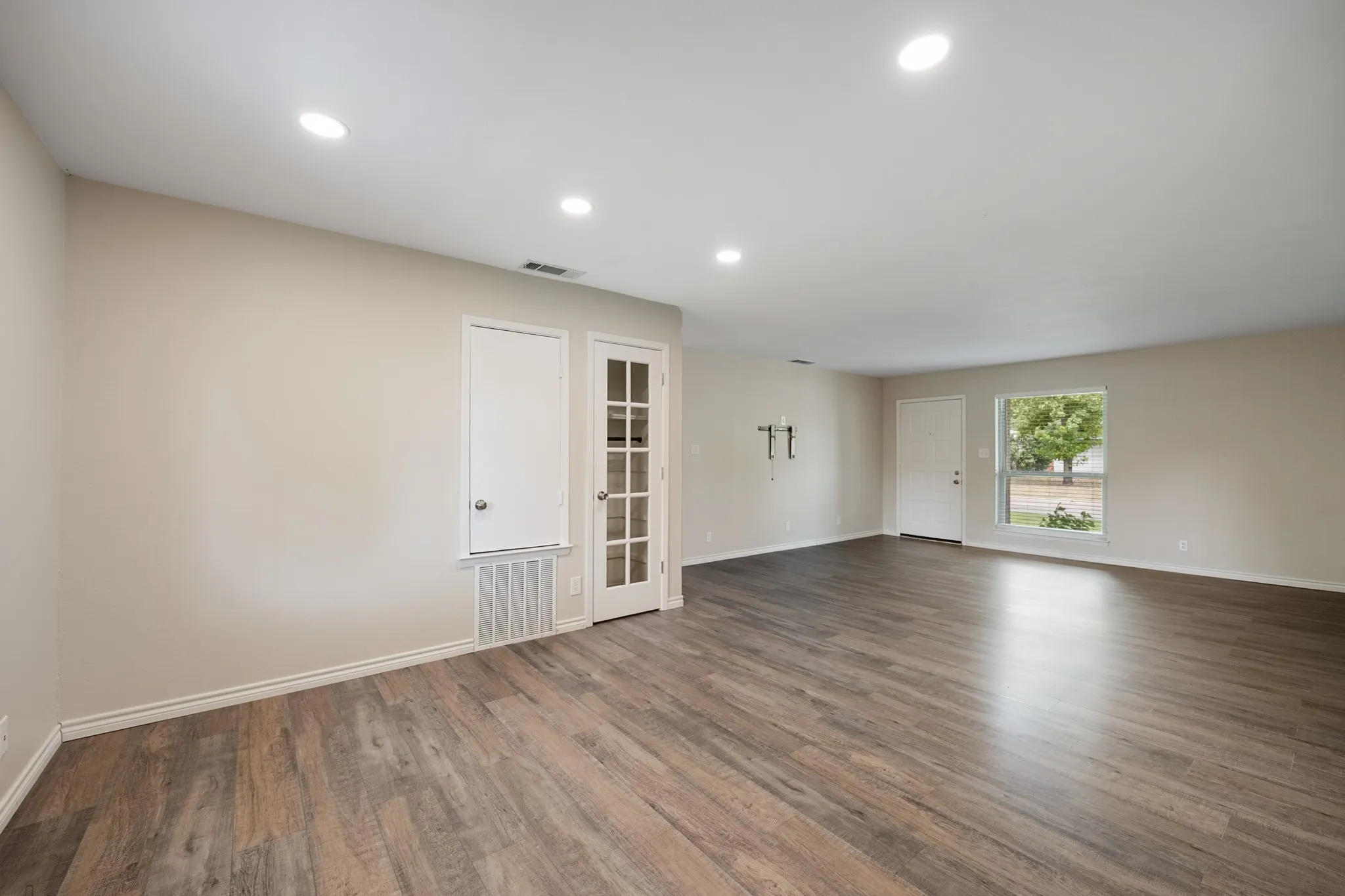Single Family Residence For Sale in Rockwall County , 713 Oak Grove Lane, Royse City, Texas 75189, 3 Bedroom, 2 Bathroom, 1 Garage spaces, 1,188 Sqft, built in 1985, mls#21361580, Real Estate Agent in Royse City, Homes For Sale in Rockwall county, Homes For Sale in Royse City, Realtor in Royse City Texas, Real Estate Brokerage Independent Realty Texas, Luminita Cordes Realtor