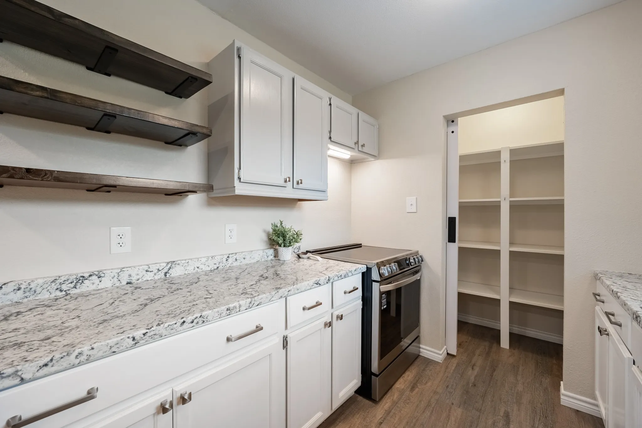 Single Family Residence For Sale in Rockwall County , 713 Oak Grove Lane, Royse City, Texas 75189, 3 Bedroom, 2 Bathroom, 1 Garage spaces, 1,188 Sqft, built in 1985, mls#21361580, Real Estate Agent in Royse City, Homes For Sale in Rockwall county, Homes For Sale in Royse City, Realtor in Royse City Texas, Real Estate Brokerage Independent Realty Texas, Luminita Cordes Realtor