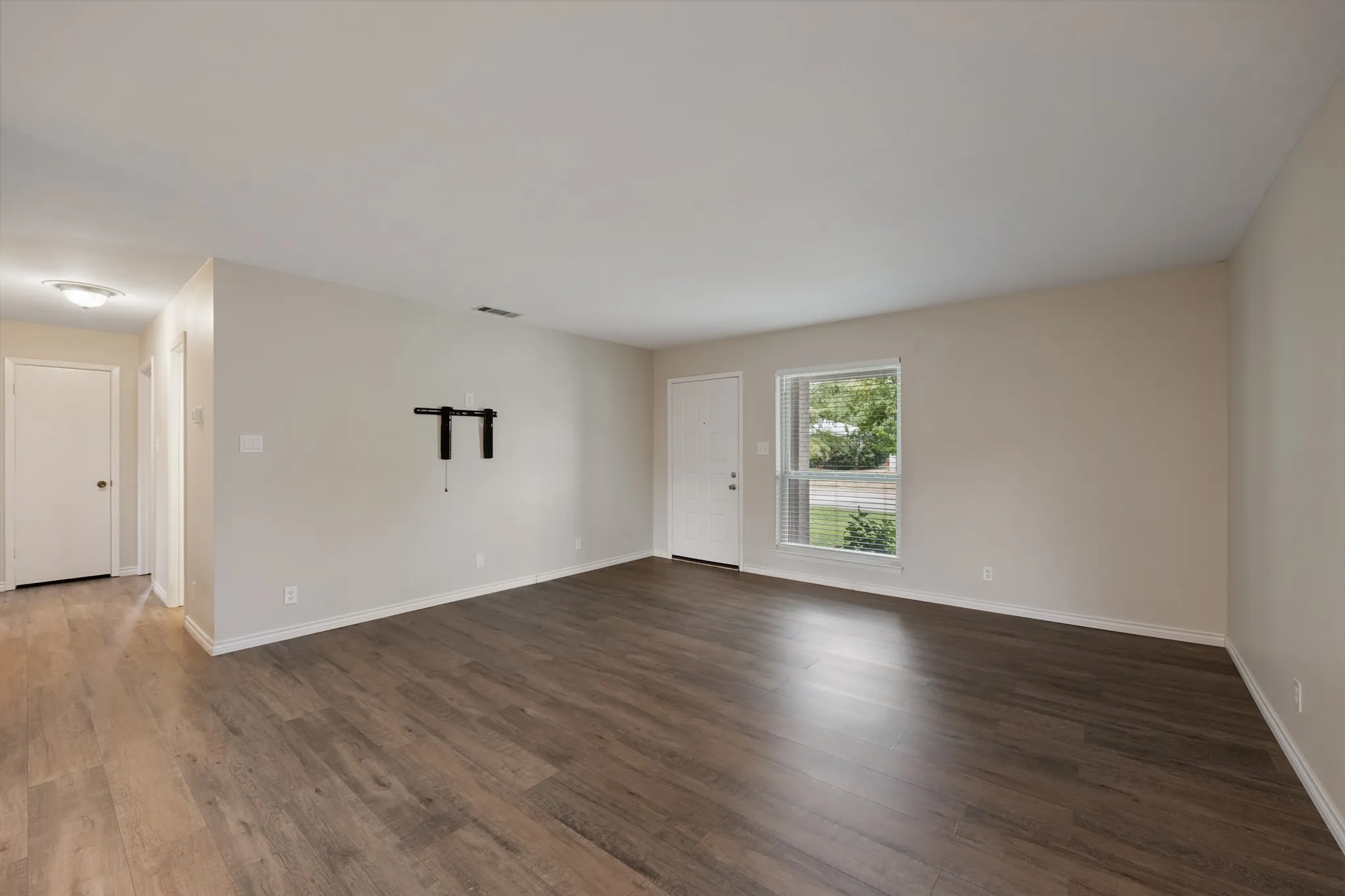 Single Family Residence For Sale in Rockwall County , 713 Oak Grove Lane, Royse City, Texas 75189, 3 Bedroom, 2 Bathroom, 1 Garage spaces, 1,188 Sqft, built in 1985, mls#21361580, Real Estate Agent in Royse City, Homes For Sale in Rockwall county, Homes For Sale in Royse City, Realtor in Royse City Texas, Real Estate Brokerage Independent Realty Texas, Luminita Cordes Realtor