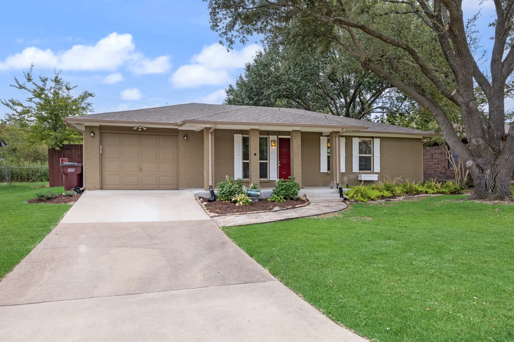 Single Family Residence For Sale in Rockwall County , 713 Oak Grove Lane, Royse City, Texas 75189, 3 Bedroom, 2 Bathroom, 1 Garage spaces, 1,188 Sqft, built in 1985, mls#21361580, Real Estate Agent in Royse City, Homes For Sale in Rockwall county, Homes For Sale in Royse City, Realtor in Royse City Texas, Real Estate Brokerage Independent Realty Texas, Luminita Cordes Realtor
