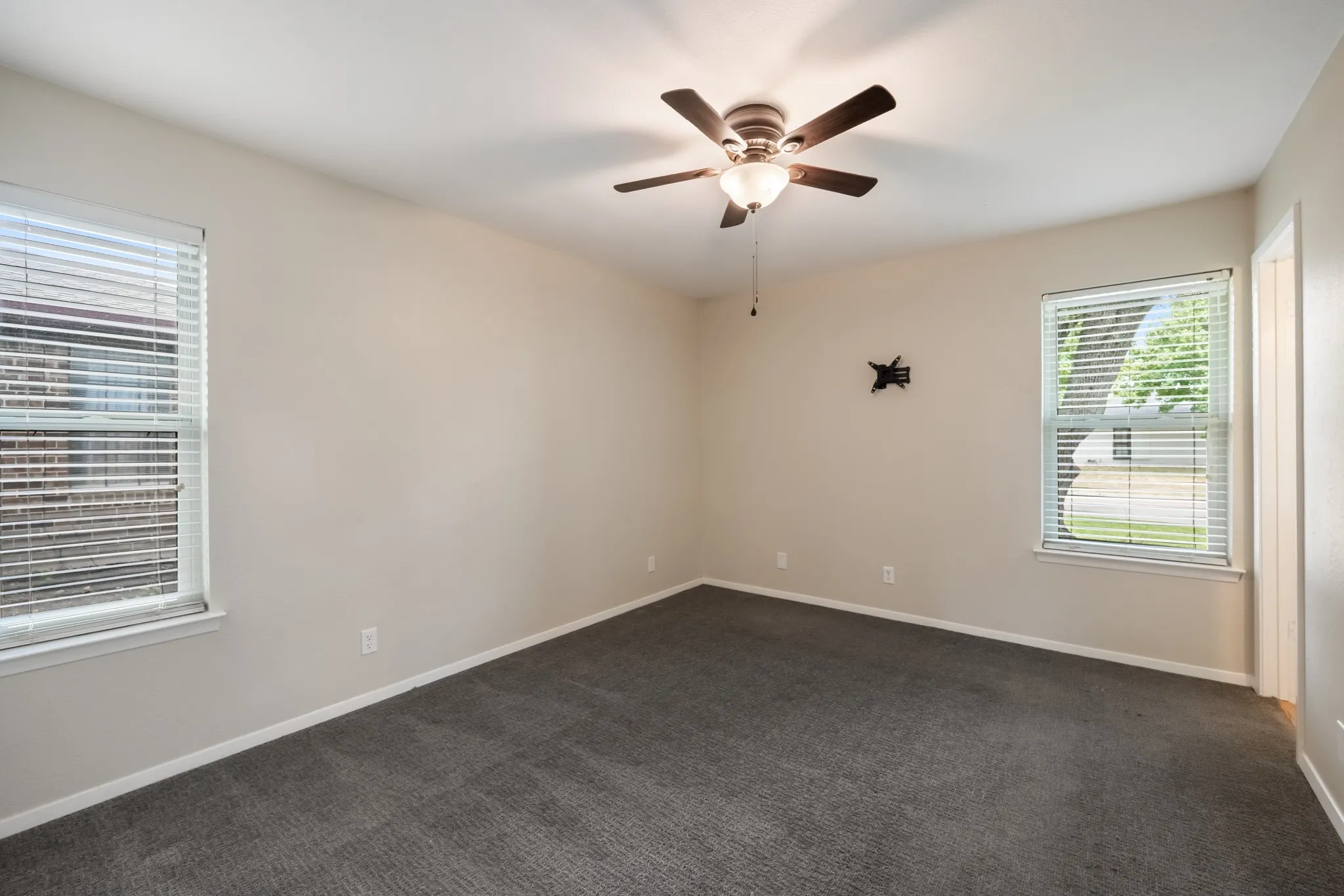 Single Family Residence For Sale in Rockwall County , 713 Oak Grove Lane, Royse City, Texas 75189, 3 Bedroom, 2 Bathroom, 1 Garage spaces, 1,188 Sqft, built in 1985, mls#21361580, Real Estate Agent in Royse City, Homes For Sale in Rockwall county, Homes For Sale in Royse City, Realtor in Royse City Texas, Real Estate Brokerage Independent Realty Texas, Luminita Cordes Realtor