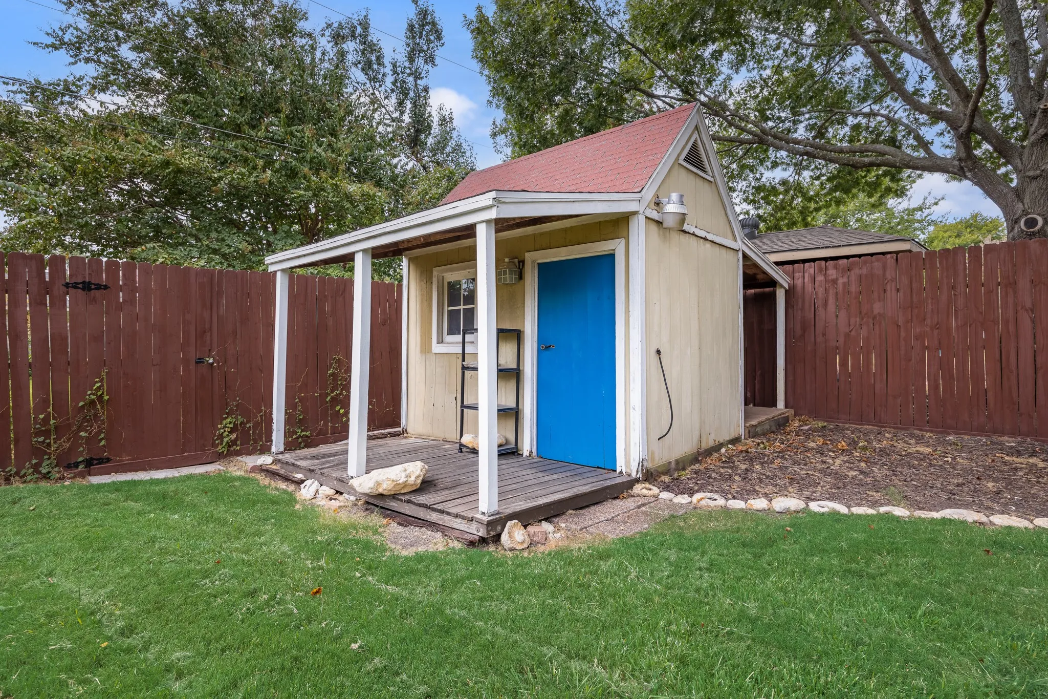Single Family Residence For Sale in Rockwall County , 713 Oak Grove Lane, Royse City, Texas 75189, 3 Bedroom, 2 Bathroom, 1 Garage spaces, 1,188 Sqft, built in 1985, mls#21361580, Real Estate Agent in Royse City, Homes For Sale in Rockwall county, Homes For Sale in Royse City, Realtor in Royse City Texas, Real Estate Brokerage Independent Realty Texas, Luminita Cordes Realtor