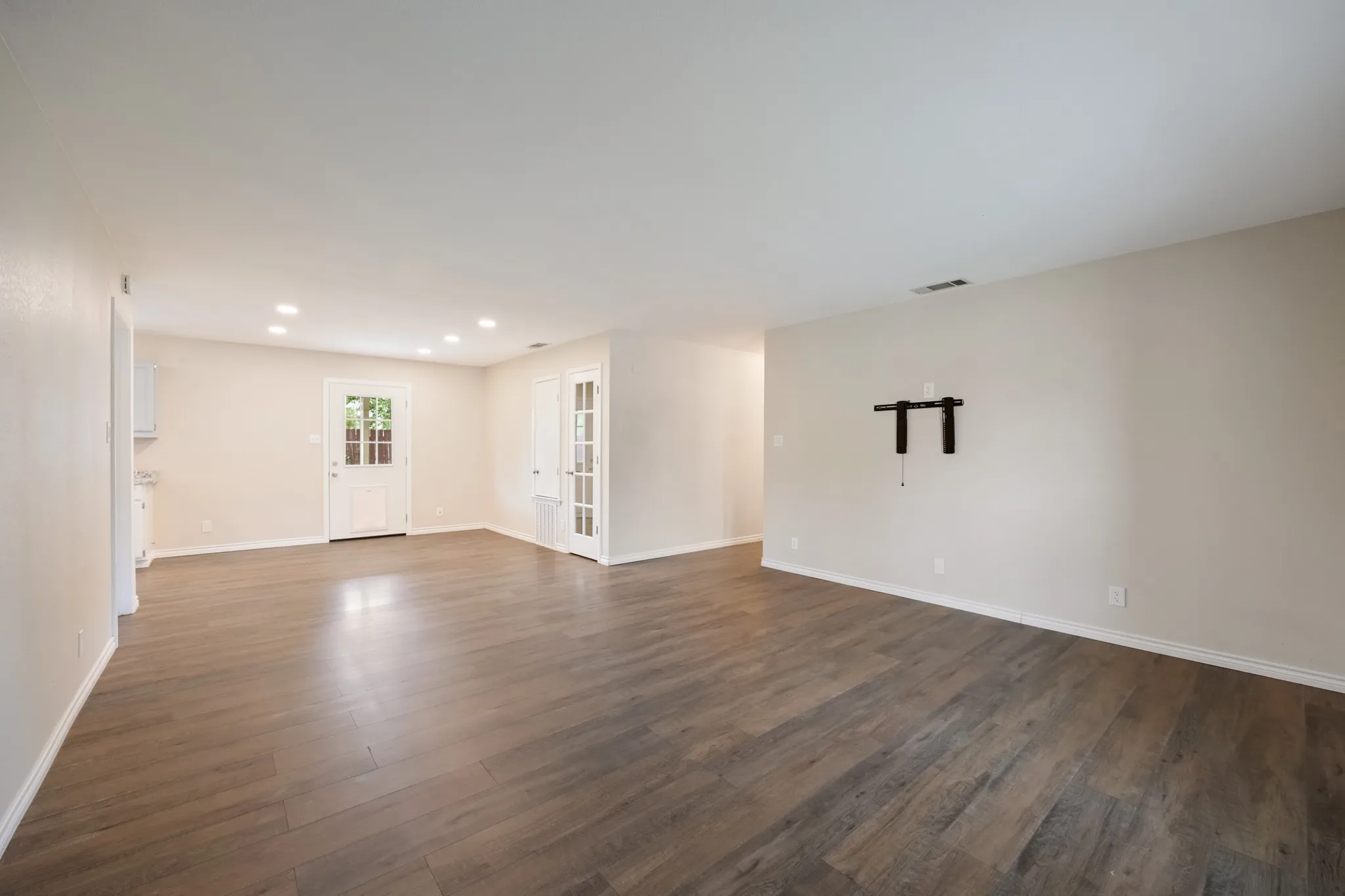 Single Family Residence For Sale in Rockwall County , 713 Oak Grove Lane, Royse City, Texas 75189, 3 Bedroom, 2 Bathroom, 1 Garage spaces, 1,188 Sqft, built in 1985, mls#21361580, Real Estate Agent in Royse City, Homes For Sale in Rockwall county, Homes For Sale in Royse City, Realtor in Royse City Texas, Real Estate Brokerage Independent Realty Texas, Luminita Cordes Realtor