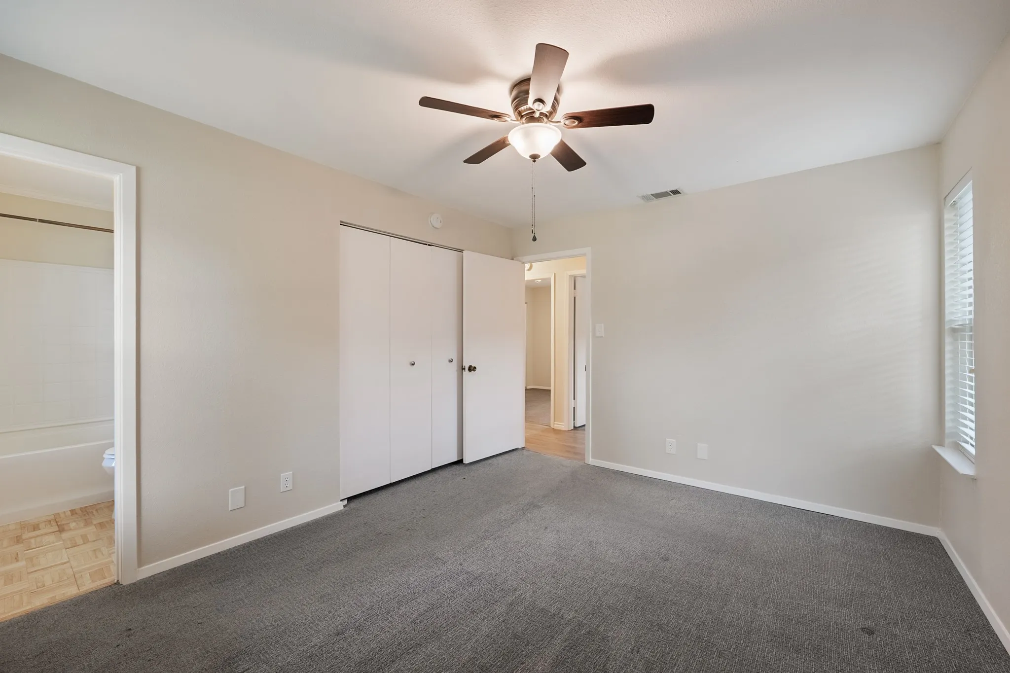 Single Family Residence For Sale in Rockwall County , 713 Oak Grove Lane, Royse City, Texas 75189, 3 Bedroom, 2 Bathroom, 1 Garage spaces, 1,188 Sqft, built in 1985, mls#21361580, Real Estate Agent in Royse City, Homes For Sale in Rockwall county, Homes For Sale in Royse City, Realtor in Royse City Texas, Real Estate Brokerage Independent Realty Texas, Luminita Cordes Realtor