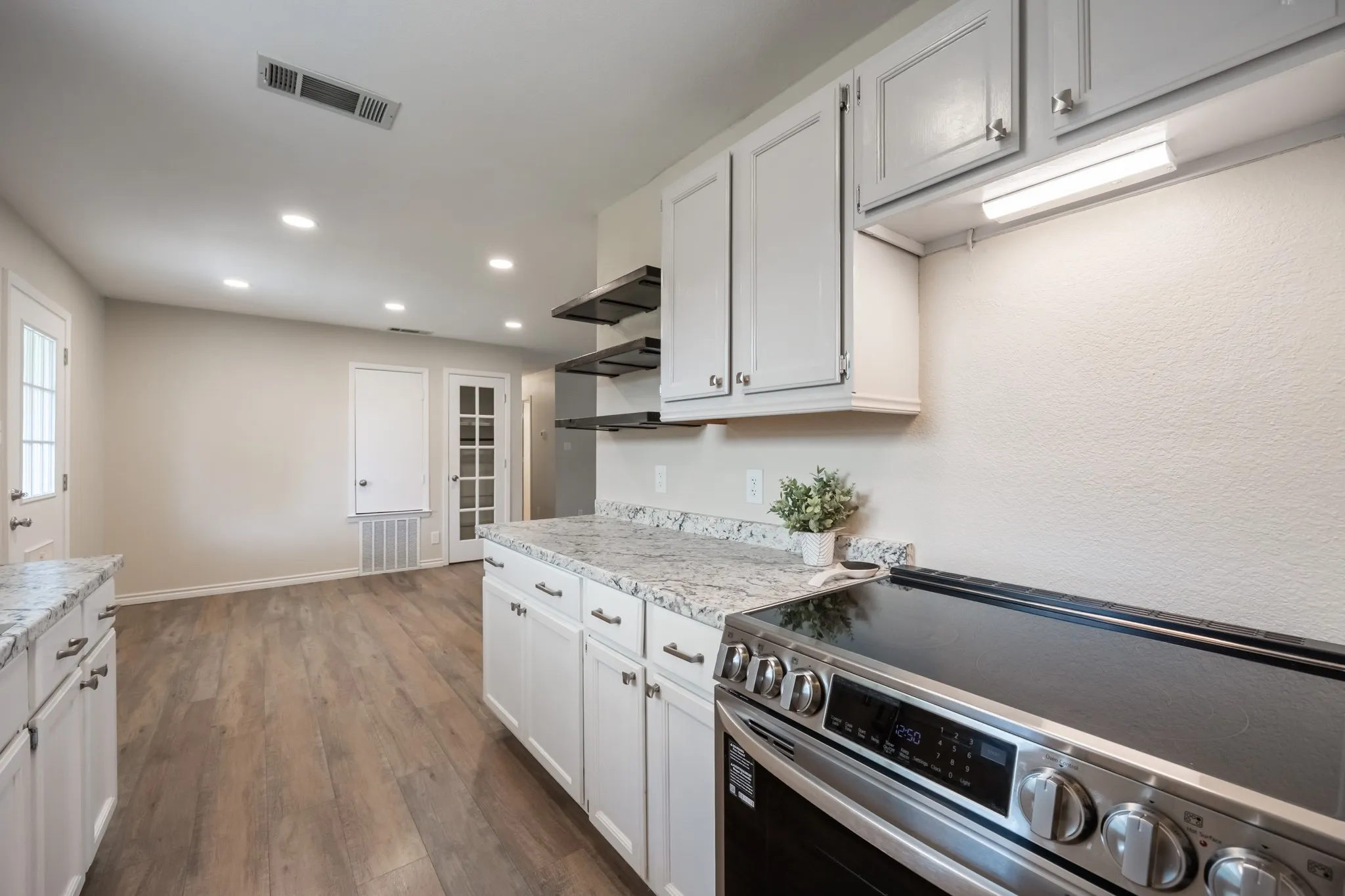 Single Family Residence For Sale in Rockwall County , 713 Oak Grove Lane, Royse City, Texas 75189, 3 Bedroom, 2 Bathroom, 1 Garage spaces, 1,188 Sqft, built in 1985, mls#21361580, Real Estate Agent in Royse City, Homes For Sale in Rockwall county, Homes For Sale in Royse City, Realtor in Royse City Texas, Real Estate Brokerage Independent Realty Texas, Luminita Cordes Realtor