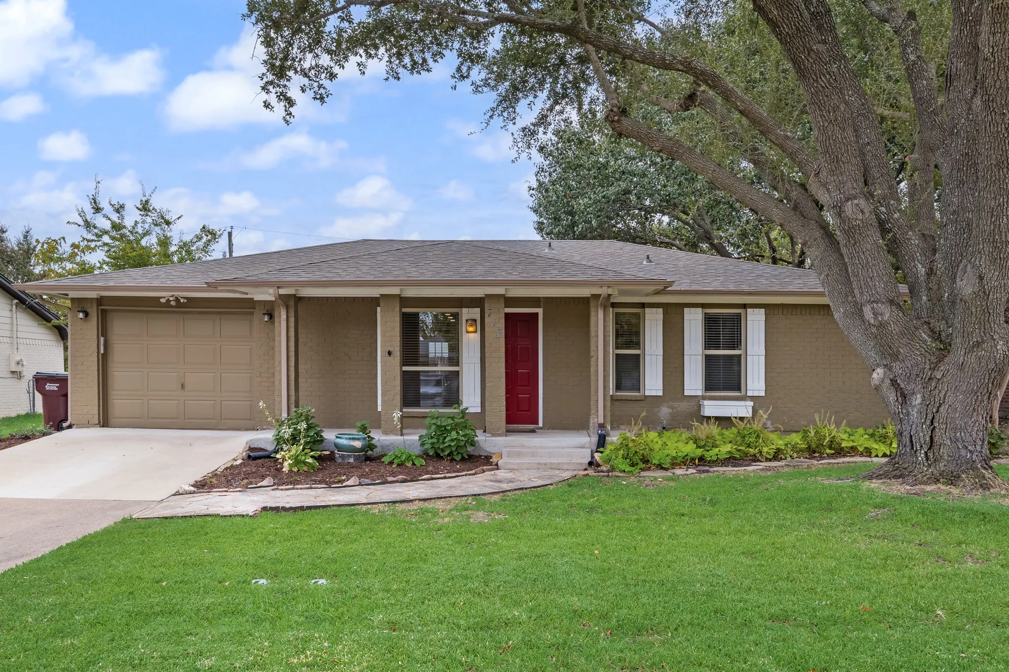 Single Family Residence For Sale in Rockwall County , 713 Oak Grove Lane, Royse City, Texas 75189, 3 Bedroom, 2 Bathroom, 1 Garage spaces, 1,188 Sqft, built in 1985, mls#21361580, Real Estate Agent in Royse City, Homes For Sale in Rockwall county, Homes For Sale in Royse City, Realtor in Royse City Texas, Real Estate Brokerage Independent Realty Texas, Luminita Cordes Realtor