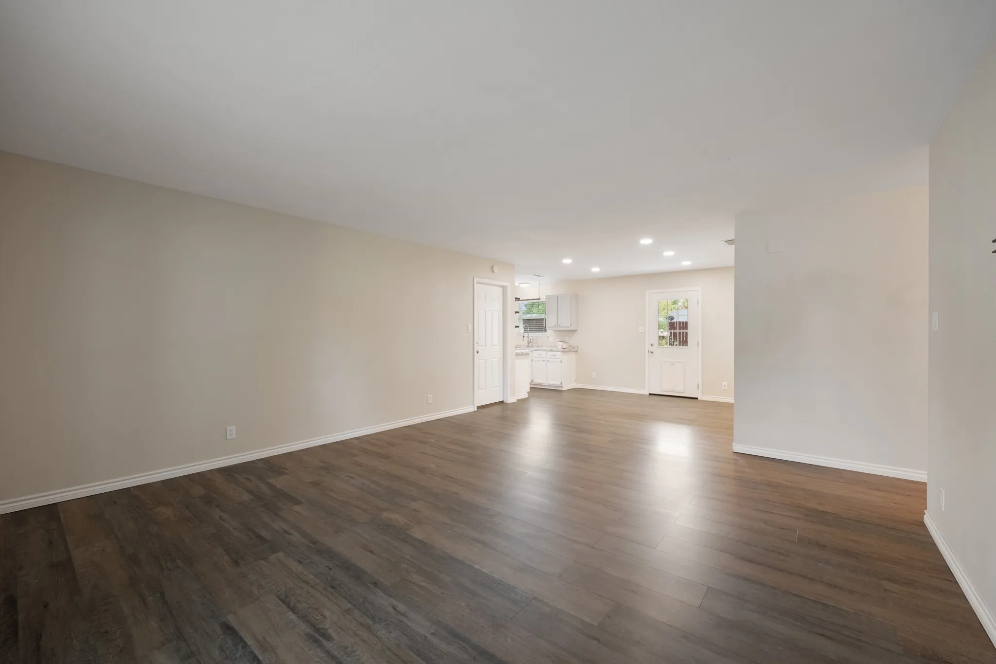 Single Family Residence For Sale in Rockwall County , 713 Oak Grove Lane, Royse City, Texas 75189, 3 Bedroom, 2 Bathroom, 1 Garage spaces, 1,188 Sqft, built in 1985, mls#21361580, Real Estate Agent in Royse City, Homes For Sale in Rockwall county, Homes For Sale in Royse City, Realtor in Royse City Texas, Real Estate Brokerage Independent Realty Texas, Luminita Cordes Realtor