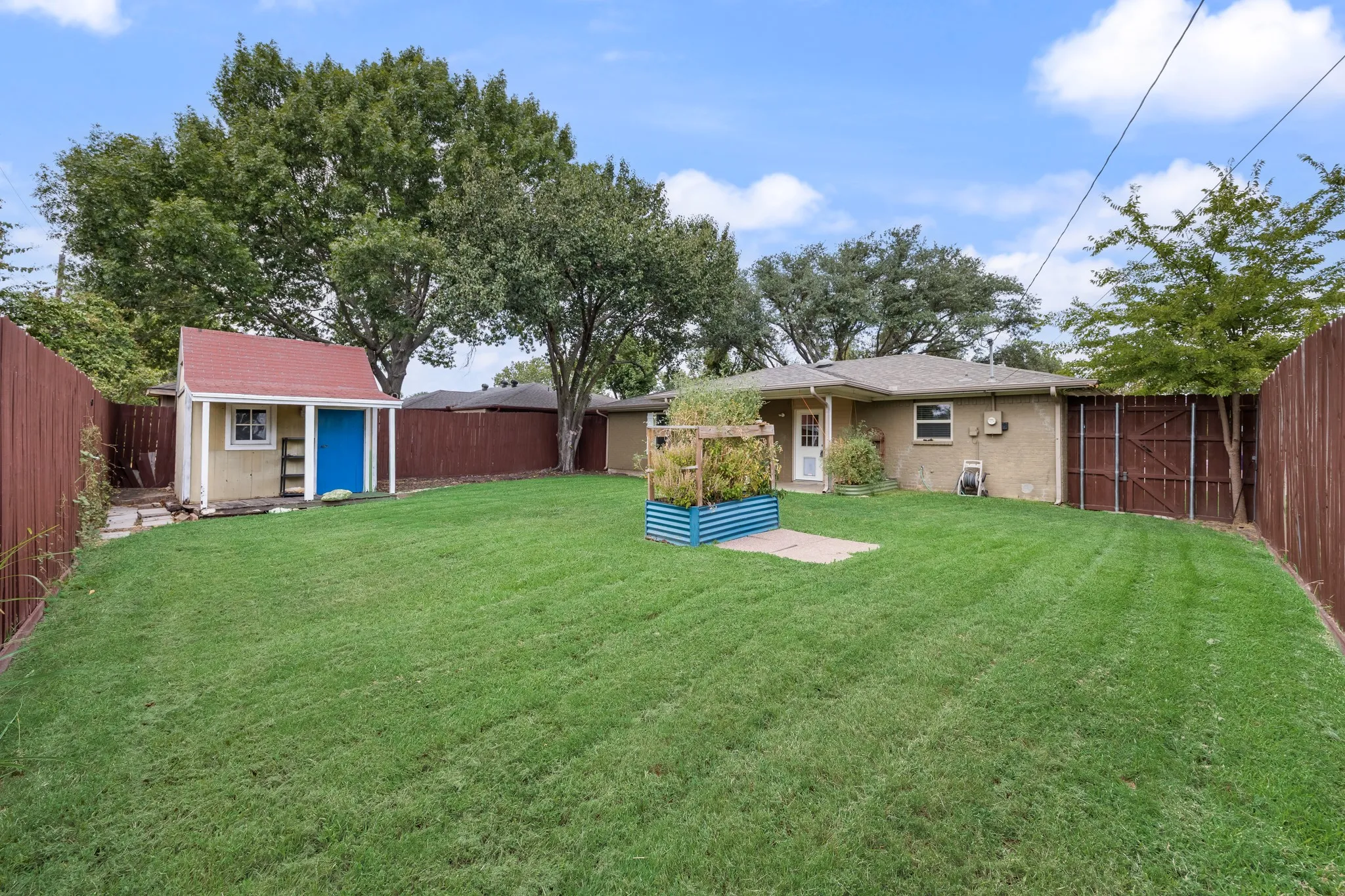 Single Family Residence For Sale in Rockwall County , 713 Oak Grove Lane, Royse City, Texas 75189, 3 Bedroom, 2 Bathroom, 1 Garage spaces, 1,188 Sqft, built in 1985, mls#21361580, Real Estate Agent in Royse City, Homes For Sale in Rockwall county, Homes For Sale in Royse City, Realtor in Royse City Texas, Real Estate Brokerage Independent Realty Texas, Luminita Cordes Realtor
