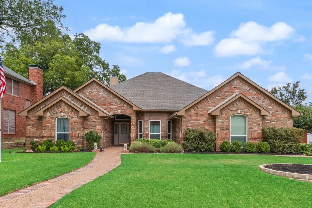 Single Family Residence For Sale in Denton County , 3500 Wolcott Drive, Flower Mound, Texas 75028, 4 Bedroom, 3 Bathroom, 2 Garage spaces, 2,626 Sqft, built in 1991, mls#21371029, Real Estate Agent in Flower Mound, Homes For Sale in Denton county, Homes For Sale in Flower Mound, Realtor in Flower Mound Texas, Real Estate Brokerage Independent Realty Texas, Luminita Cordes Realtor