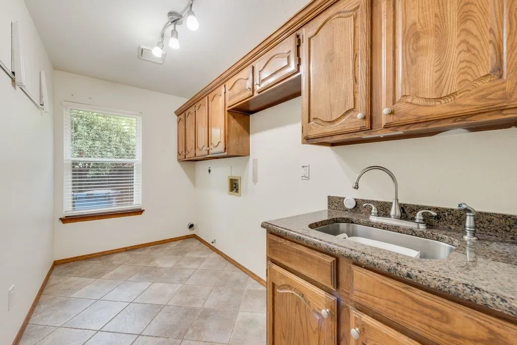 Single Family Residence For Sale in Denton County , 3500 Wolcott Drive, Flower Mound, Texas 75028, 4 Bedroom, 3 Bathroom, 2 Garage spaces, 2,626 Sqft, built in 1991, mls#21371029, Real Estate Agent in Flower Mound, Homes For Sale in Denton county, Homes For Sale in Flower Mound, Realtor in Flower Mound Texas, Real Estate Brokerage Independent Realty Texas, Luminita Cordes Realtor