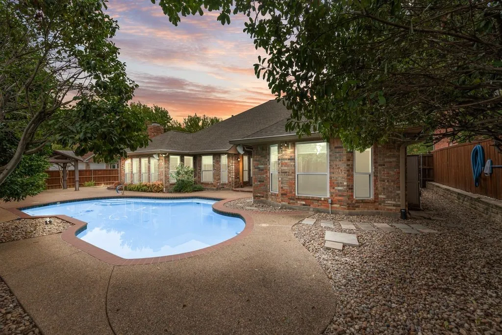 Single Family Residence For Sale in Denton County , 3500 Wolcott Drive, Flower Mound, Texas 75028, 4 Bedroom, 3 Bathroom, 2 Garage spaces, 2,626 Sqft, built in 1991, mls#21371029, Real Estate Agent in Flower Mound, Homes For Sale in Denton county, Homes For Sale in Flower Mound, Realtor in Flower Mound Texas, Real Estate Brokerage Independent Realty Texas, Luminita Cordes Realtor