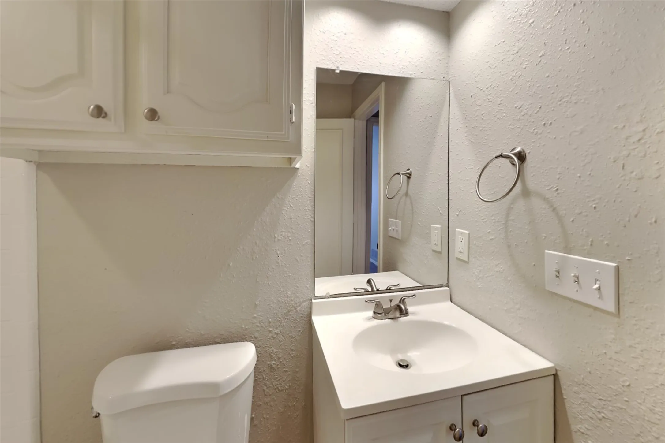 Single Family Residence For Rent in Denton County , 3252 Sugarbush Drive, Carrollton, Texas 75007, 3 Bedroom, 2 Bathroom, 2 Garage spaces, 1,998 Sqft, built in 1983, mls#21371783, Real Estate Agent in Carrollton, Homes For Rent in Denton county, Homes For Rent in Carrollton, Realtor in Carrollton Texas, Real Estate Brokerage Independent Realty Texas, Luminita Cordes Realtor