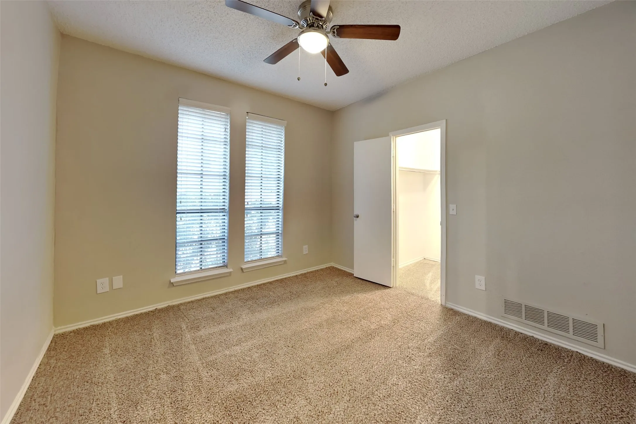 Single Family Residence For Rent in Denton County , 3252 Sugarbush Drive, Carrollton, Texas 75007, 3 Bedroom, 2 Bathroom, 2 Garage spaces, 1,998 Sqft, built in 1983, mls#21371783, Real Estate Agent in Carrollton, Homes For Rent in Denton county, Homes For Rent in Carrollton, Realtor in Carrollton Texas, Real Estate Brokerage Independent Realty Texas, Luminita Cordes Realtor