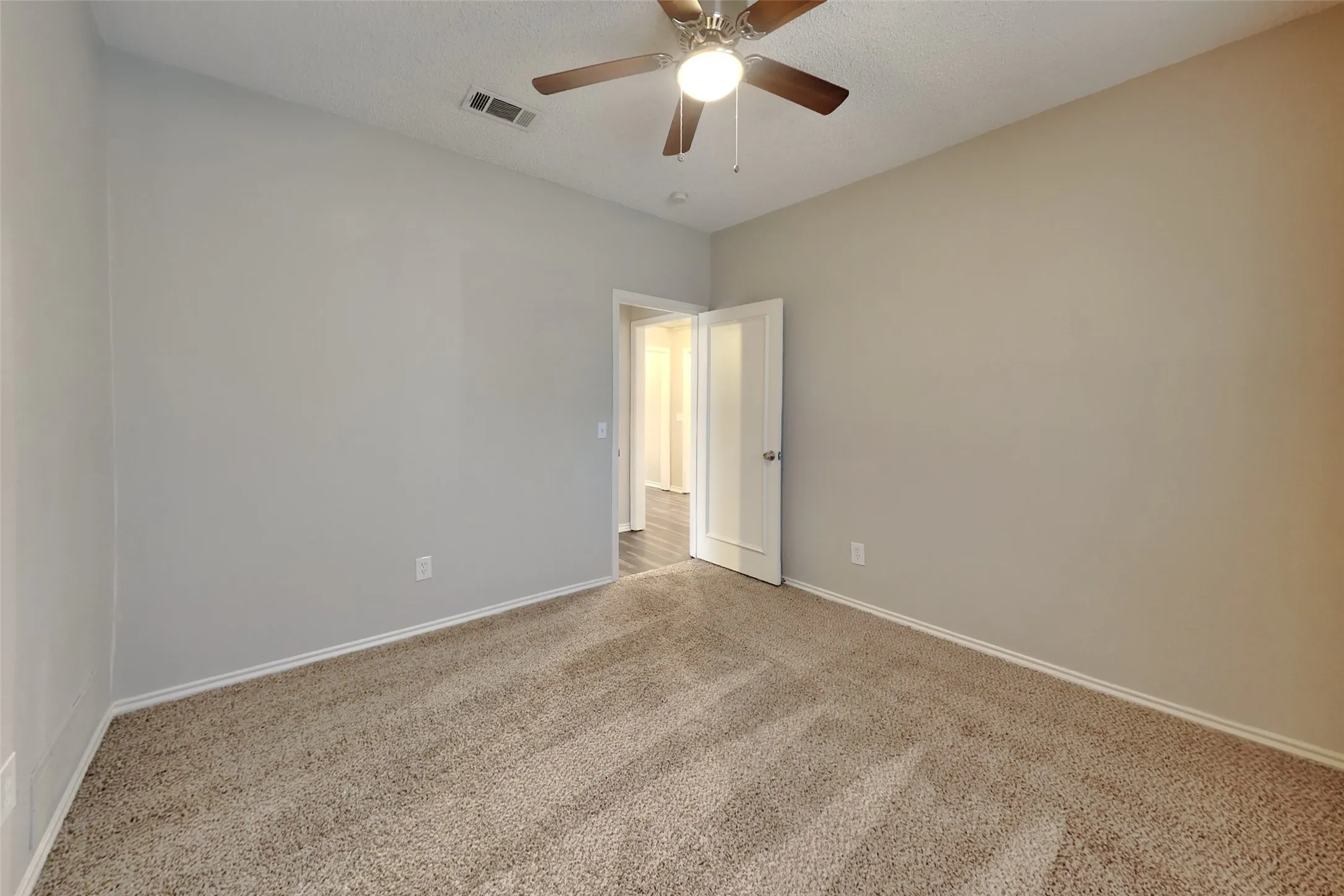 Single Family Residence For Rent in Denton County , 3252 Sugarbush Drive, Carrollton, Texas 75007, 3 Bedroom, 2 Bathroom, 2 Garage spaces, 1,998 Sqft, built in 1983, mls#21371783, Real Estate Agent in Carrollton, Homes For Rent in Denton county, Homes For Rent in Carrollton, Realtor in Carrollton Texas, Real Estate Brokerage Independent Realty Texas, Luminita Cordes Realtor