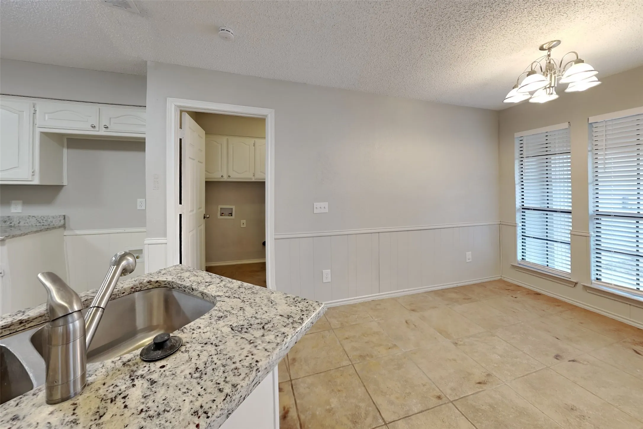 Single Family Residence For Rent in Denton County , 3252 Sugarbush Drive, Carrollton, Texas 75007, 3 Bedroom, 2 Bathroom, 2 Garage spaces, 1,998 Sqft, built in 1983, mls#21371783, Real Estate Agent in Carrollton, Homes For Rent in Denton county, Homes For Rent in Carrollton, Realtor in Carrollton Texas, Real Estate Brokerage Independent Realty Texas, Luminita Cordes Realtor