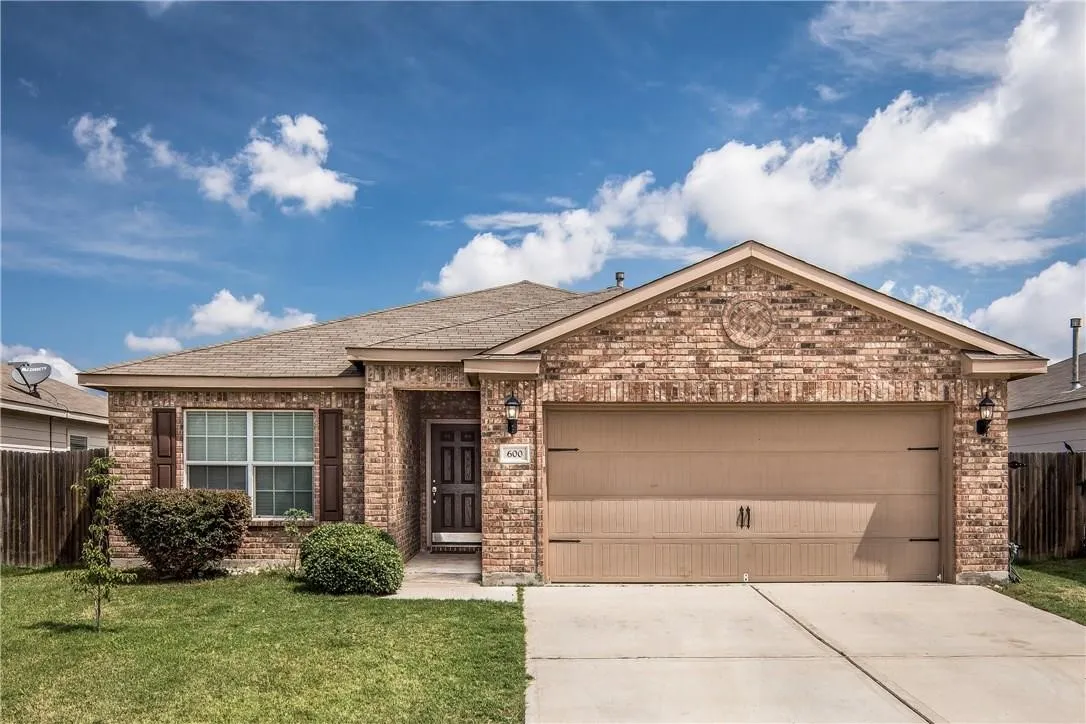 Single Family Residence For Rent in Tarrant County , 600 Noble Grove Lane, Fort Worth, Texas 76140, 3 Bedroom, 2 Bathroom, Garage spaces, 1,144 Sqft, built in 2010, mls#21371785, Real Estate Agent in Fort Worth, Homes For Rent in Tarrant county, Homes For Rent in Fort Worth, Realtor in Fort Worth Texas, Real Estate Brokerage Independent Realty Texas, Luminita Cordes Realtor