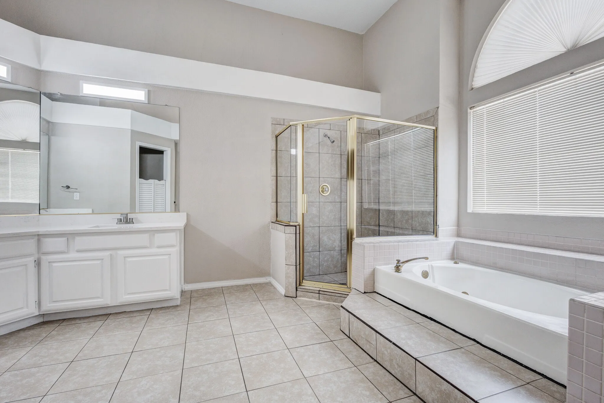 Single Family Residence For Sale in Dallas County , 8101 Luna Drive, Rowlett, Texas 75088, 3 Bedroom, 2 Bathroom, 2 Garage spaces, 1,832 Sqft, built in 1992, mls#21371353, Real Estate Agent in Rowlett, Homes For Sale in Dallas county, Homes For Sale in Rowlett, Realtor in Rowlett Texas, Real Estate Brokerage Independent Realty Texas, Luminita Cordes Realtor