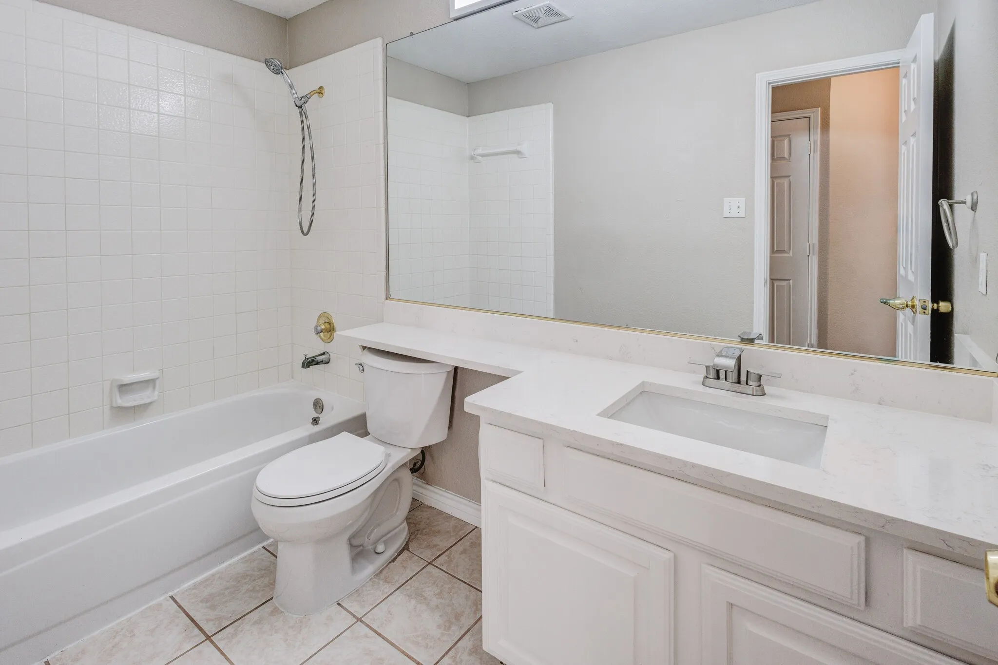 Single Family Residence For Sale in Dallas County , 8101 Luna Drive, Rowlett, Texas 75088, 3 Bedroom, 2 Bathroom, 2 Garage spaces, 1,832 Sqft, built in 1992, mls#21371353, Real Estate Agent in Rowlett, Homes For Sale in Dallas county, Homes For Sale in Rowlett, Realtor in Rowlett Texas, Real Estate Brokerage Independent Realty Texas, Luminita Cordes Realtor