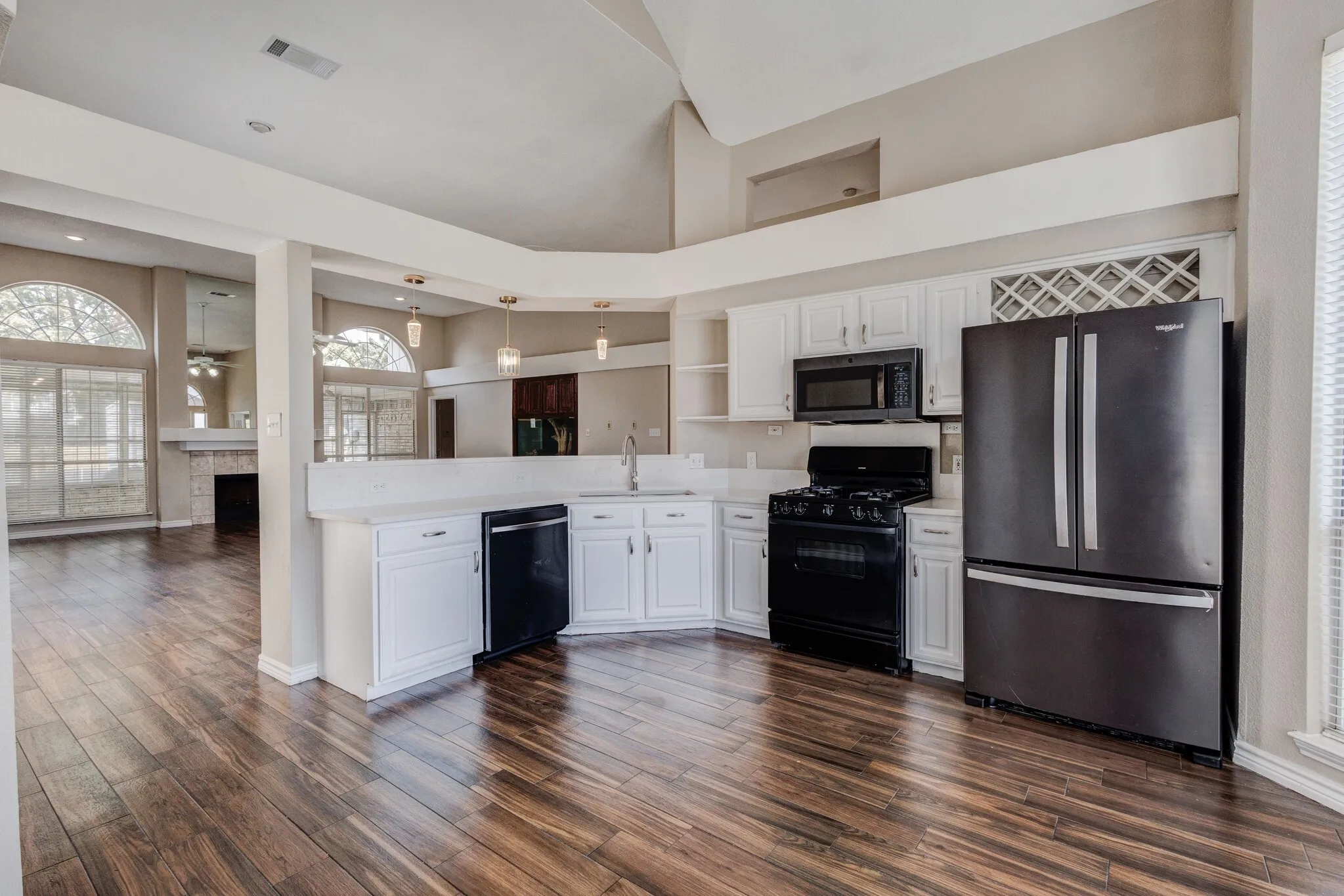 Single Family Residence For Sale in Dallas County , 8101 Luna Drive, Rowlett, Texas 75088, 3 Bedroom, 2 Bathroom, 2 Garage spaces, 1,832 Sqft, built in 1992, mls#21371353, Real Estate Agent in Rowlett, Homes For Sale in Dallas county, Homes For Sale in Rowlett, Realtor in Rowlett Texas, Real Estate Brokerage Independent Realty Texas, Luminita Cordes Realtor