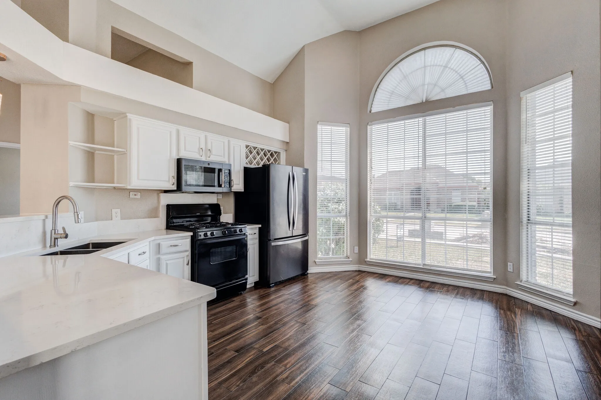 Single Family Residence For Sale in Dallas County , 8101 Luna Drive, Rowlett, Texas 75088, 3 Bedroom, 2 Bathroom, 2 Garage spaces, 1,832 Sqft, built in 1992, mls#21371353, Real Estate Agent in Rowlett, Homes For Sale in Dallas county, Homes For Sale in Rowlett, Realtor in Rowlett Texas, Real Estate Brokerage Independent Realty Texas, Luminita Cordes Realtor