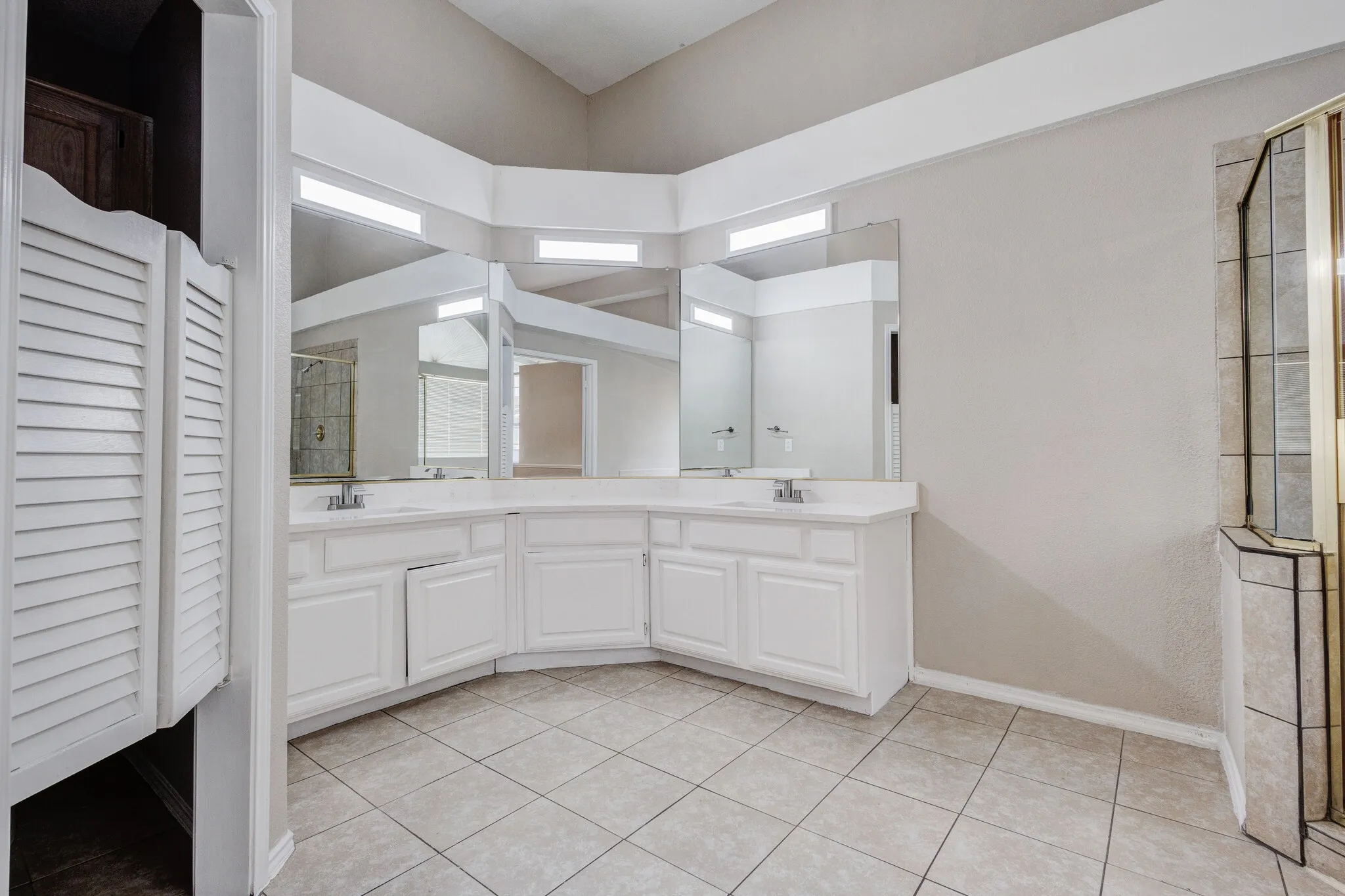 Single Family Residence For Sale in Dallas County , 8101 Luna Drive, Rowlett, Texas 75088, 3 Bedroom, 2 Bathroom, 2 Garage spaces, 1,832 Sqft, built in 1992, mls#21371353, Real Estate Agent in Rowlett, Homes For Sale in Dallas county, Homes For Sale in Rowlett, Realtor in Rowlett Texas, Real Estate Brokerage Independent Realty Texas, Luminita Cordes Realtor