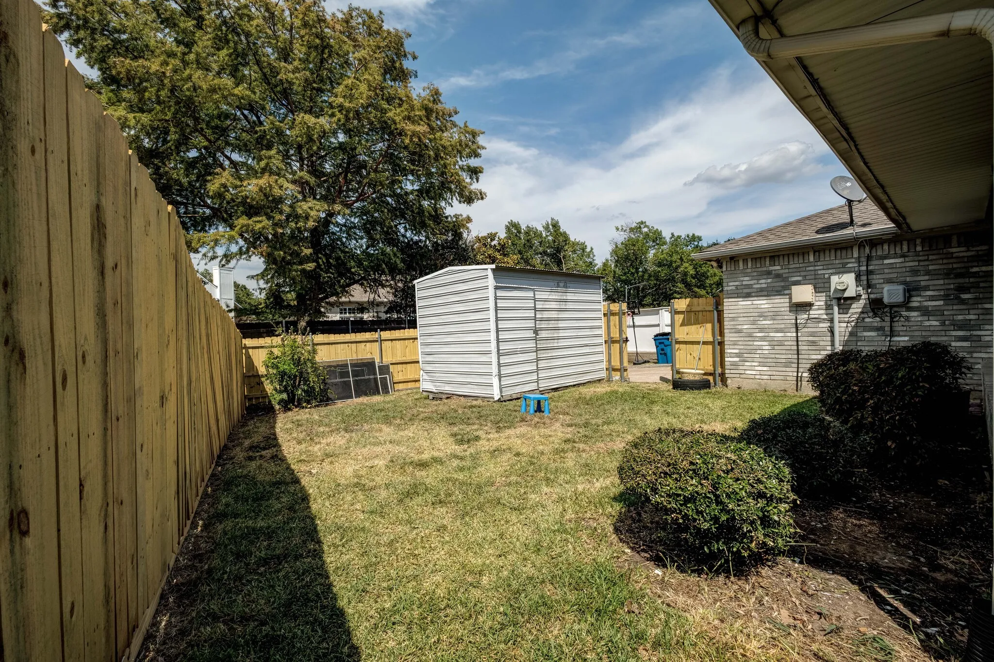 Single Family Residence For Sale in Dallas County , 8101 Luna Drive, Rowlett, Texas 75088, 3 Bedroom, 2 Bathroom, 2 Garage spaces, 1,832 Sqft, built in 1992, mls#21371353, Real Estate Agent in Rowlett, Homes For Sale in Dallas county, Homes For Sale in Rowlett, Realtor in Rowlett Texas, Real Estate Brokerage Independent Realty Texas, Luminita Cordes Realtor