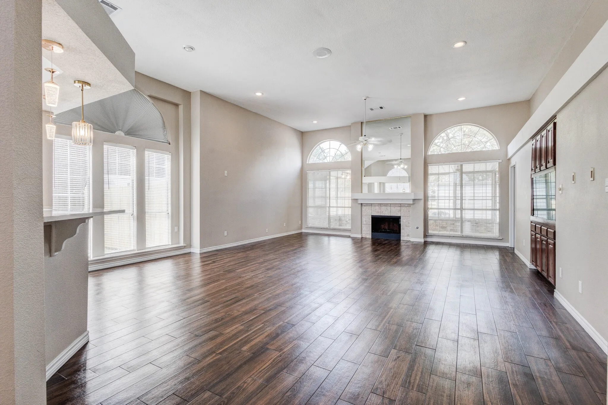 Single Family Residence For Sale in Dallas County , 8101 Luna Drive, Rowlett, Texas 75088, 3 Bedroom, 2 Bathroom, 2 Garage spaces, 1,832 Sqft, built in 1992, mls#21371353, Real Estate Agent in Rowlett, Homes For Sale in Dallas county, Homes For Sale in Rowlett, Realtor in Rowlett Texas, Real Estate Brokerage Independent Realty Texas, Luminita Cordes Realtor