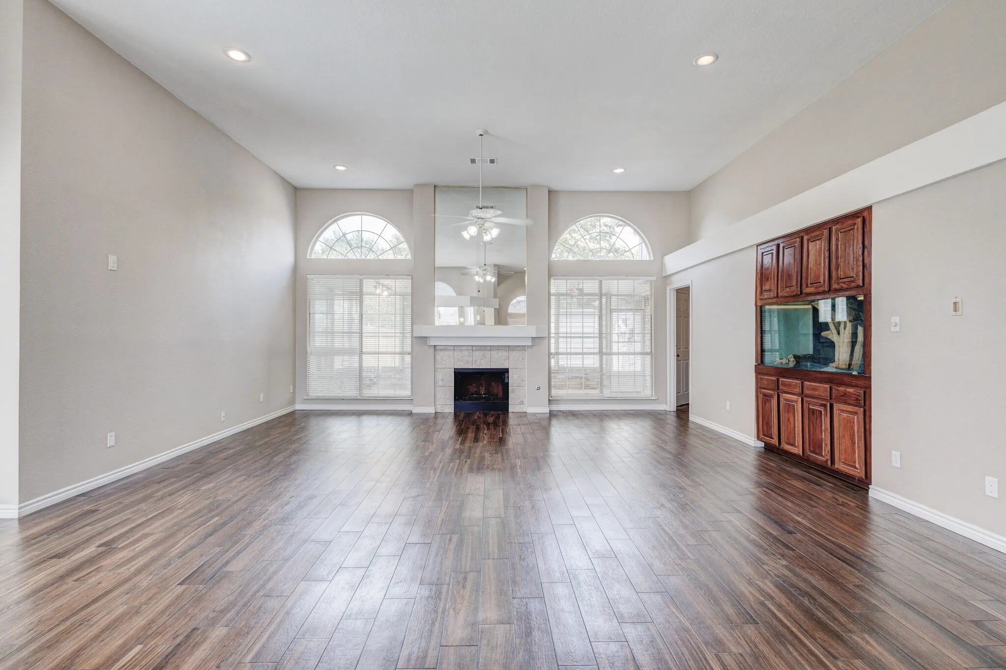 Single Family Residence For Sale in Dallas County , 8101 Luna Drive, Rowlett, Texas 75088, 3 Bedroom, 2 Bathroom, 2 Garage spaces, 1,832 Sqft, built in 1992, mls#21371353, Real Estate Agent in Rowlett, Homes For Sale in Dallas county, Homes For Sale in Rowlett, Realtor in Rowlett Texas, Real Estate Brokerage Independent Realty Texas, Luminita Cordes Realtor
