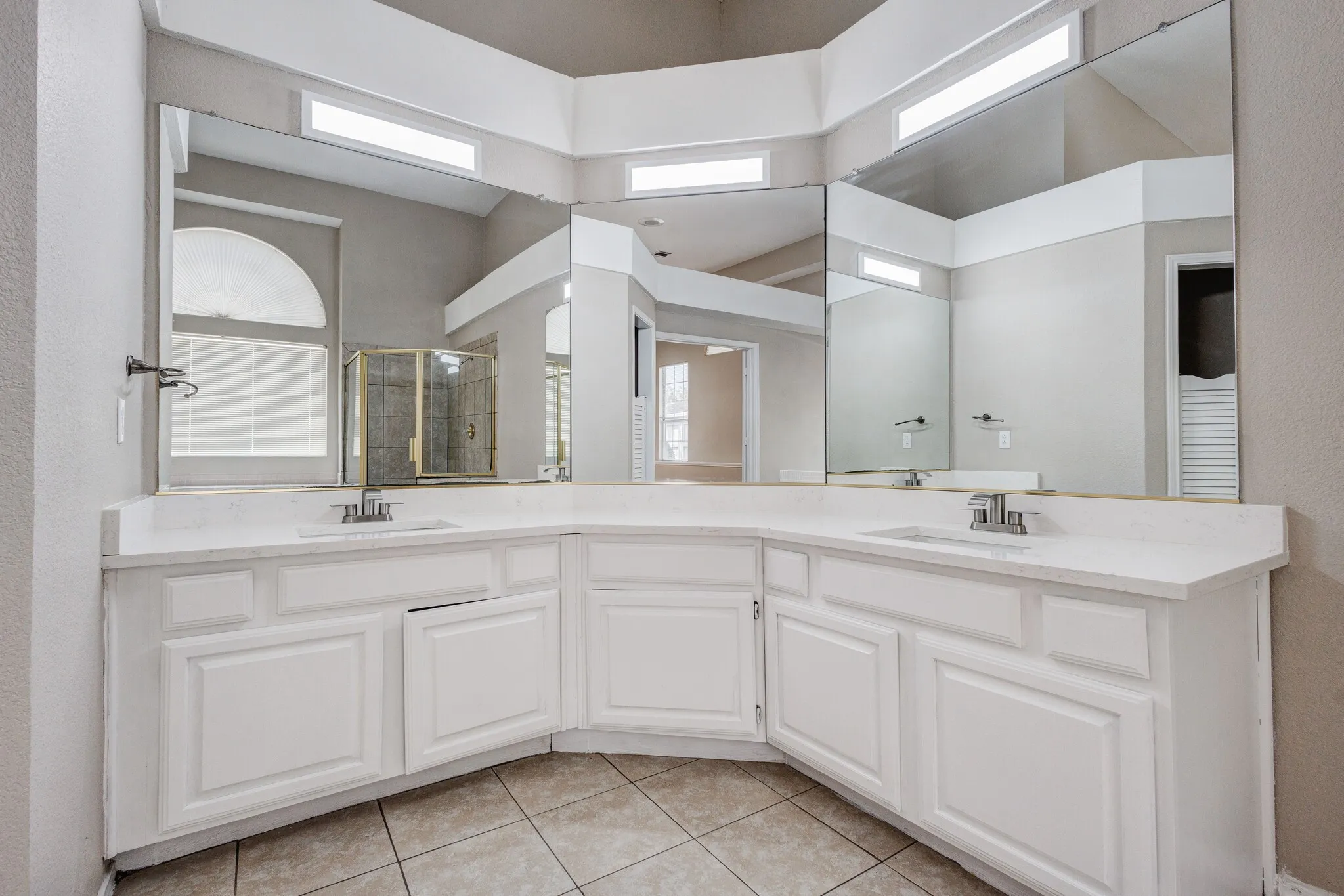 Single Family Residence For Sale in Dallas County , 8101 Luna Drive, Rowlett, Texas 75088, 3 Bedroom, 2 Bathroom, 2 Garage spaces, 1,832 Sqft, built in 1992, mls#21371353, Real Estate Agent in Rowlett, Homes For Sale in Dallas county, Homes For Sale in Rowlett, Realtor in Rowlett Texas, Real Estate Brokerage Independent Realty Texas, Luminita Cordes Realtor
