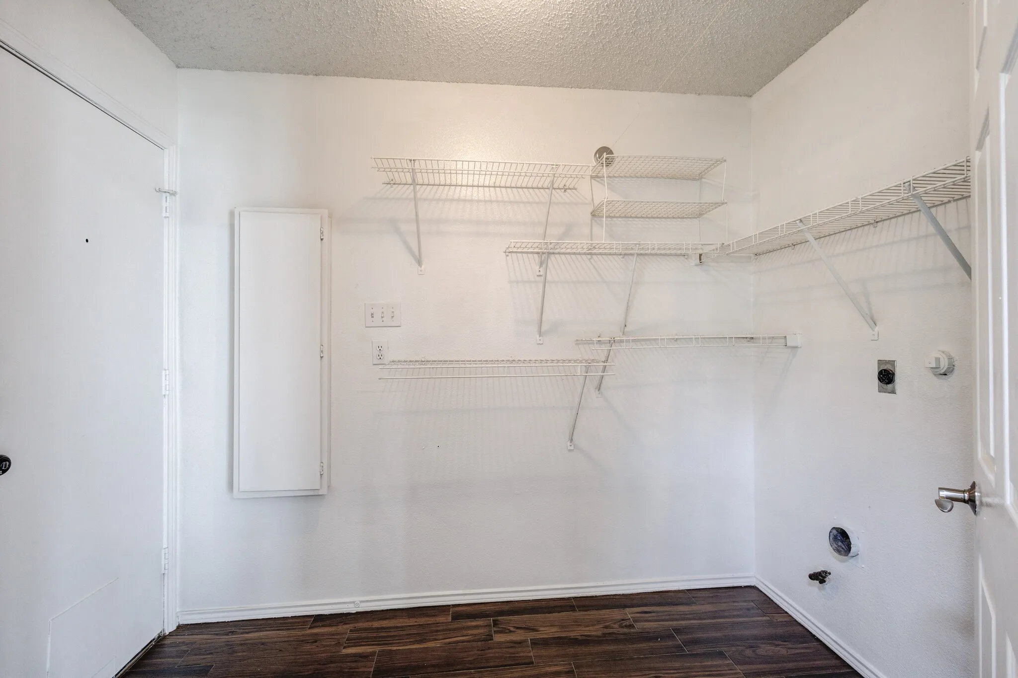Single Family Residence For Sale in Dallas County , 8101 Luna Drive, Rowlett, Texas 75088, 3 Bedroom, 2 Bathroom, 2 Garage spaces, 1,832 Sqft, built in 1992, mls#21371353, Real Estate Agent in Rowlett, Homes For Sale in Dallas county, Homes For Sale in Rowlett, Realtor in Rowlett Texas, Real Estate Brokerage Independent Realty Texas, Luminita Cordes Realtor
