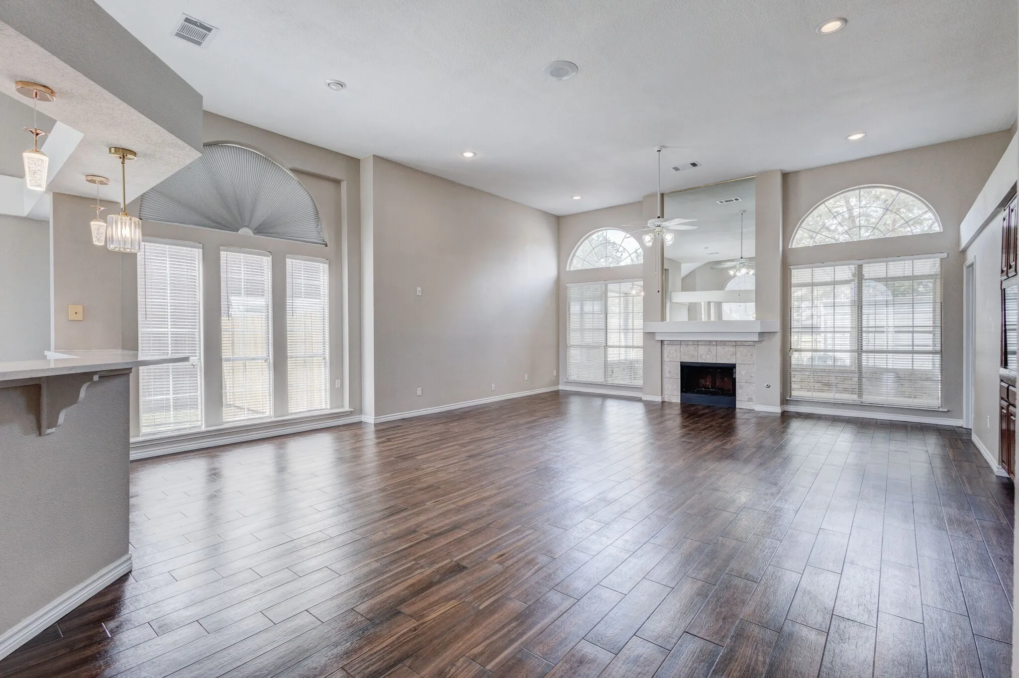 Single Family Residence For Sale in Dallas County , 8101 Luna Drive, Rowlett, Texas 75088, 3 Bedroom, 2 Bathroom, 2 Garage spaces, 1,832 Sqft, built in 1992, mls#21371353, Real Estate Agent in Rowlett, Homes For Sale in Dallas county, Homes For Sale in Rowlett, Realtor in Rowlett Texas, Real Estate Brokerage Independent Realty Texas, Luminita Cordes Realtor