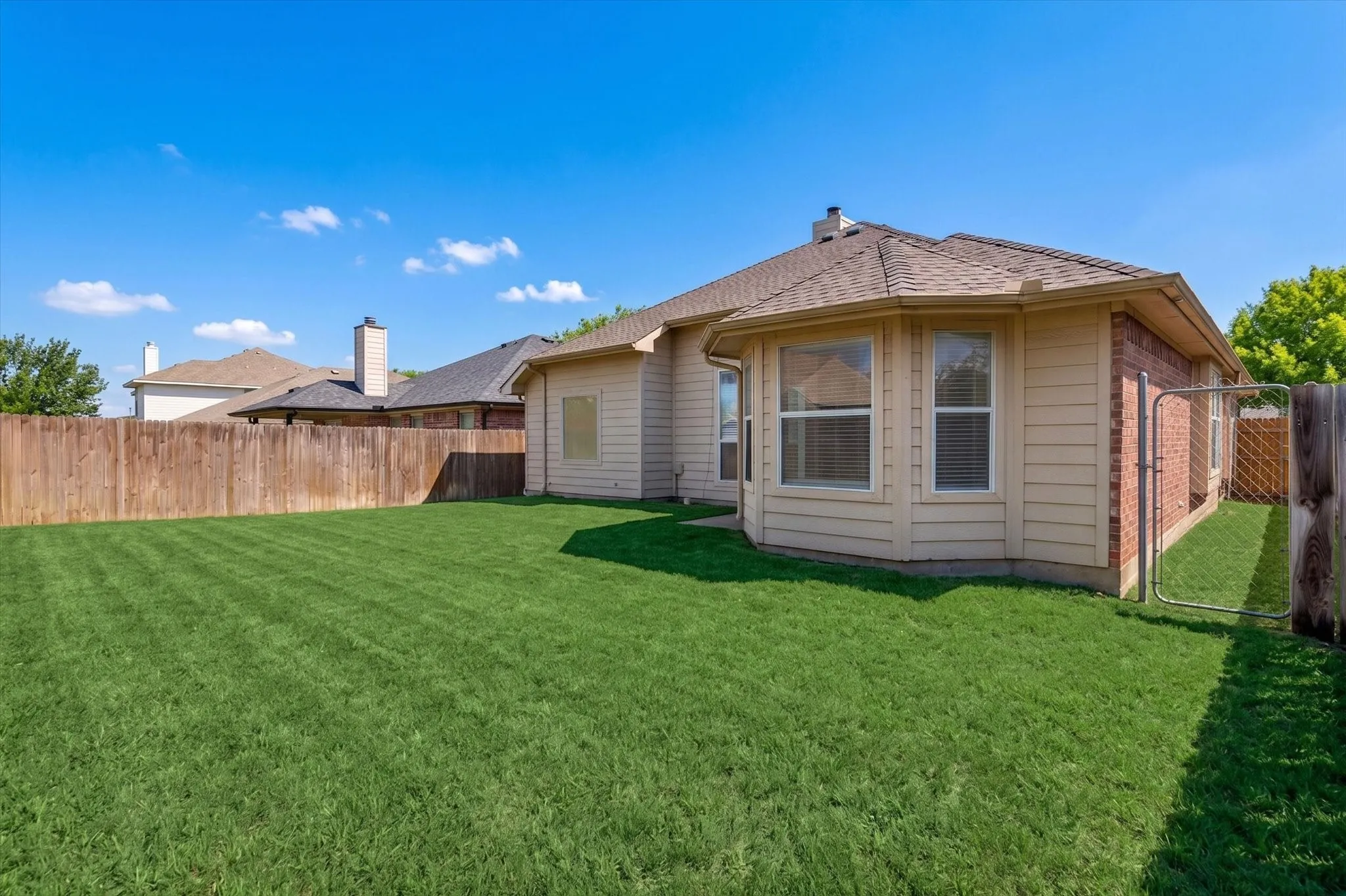 Single Family Residence For Sale in Denton County , 1220 Goldeneye, Aubrey, Texas 76227, 3 Bedroom, 2 Bathroom, 2 Garage spaces, 1,713 Sqft, built in 2005, mls#21371789, Real Estate Agent in Aubrey, Homes For Sale in Denton county, Homes For Sale in Aubrey, Realtor in Aubrey Texas, Real Estate Brokerage Independent Realty Texas, Luminita Cordes Realtor
